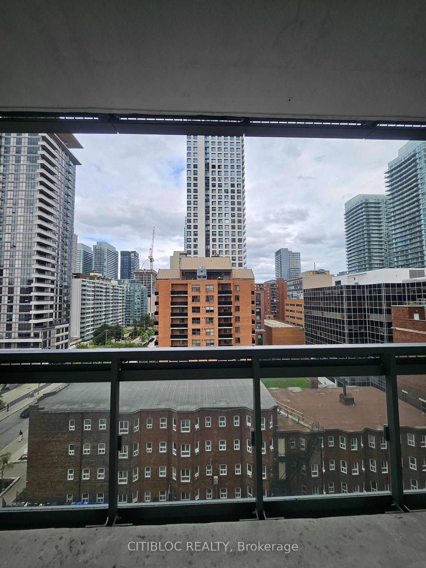 Photo 10 of Unit 601, 39 Roehampton Avenue, Toronto, Mount Pleasant West — HOMEH