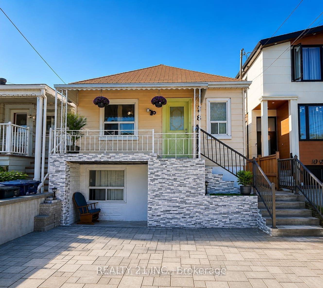Photo 1 of 8 Mack Avenue, Scarborough, Clairlea-Birchmount — HOMEH