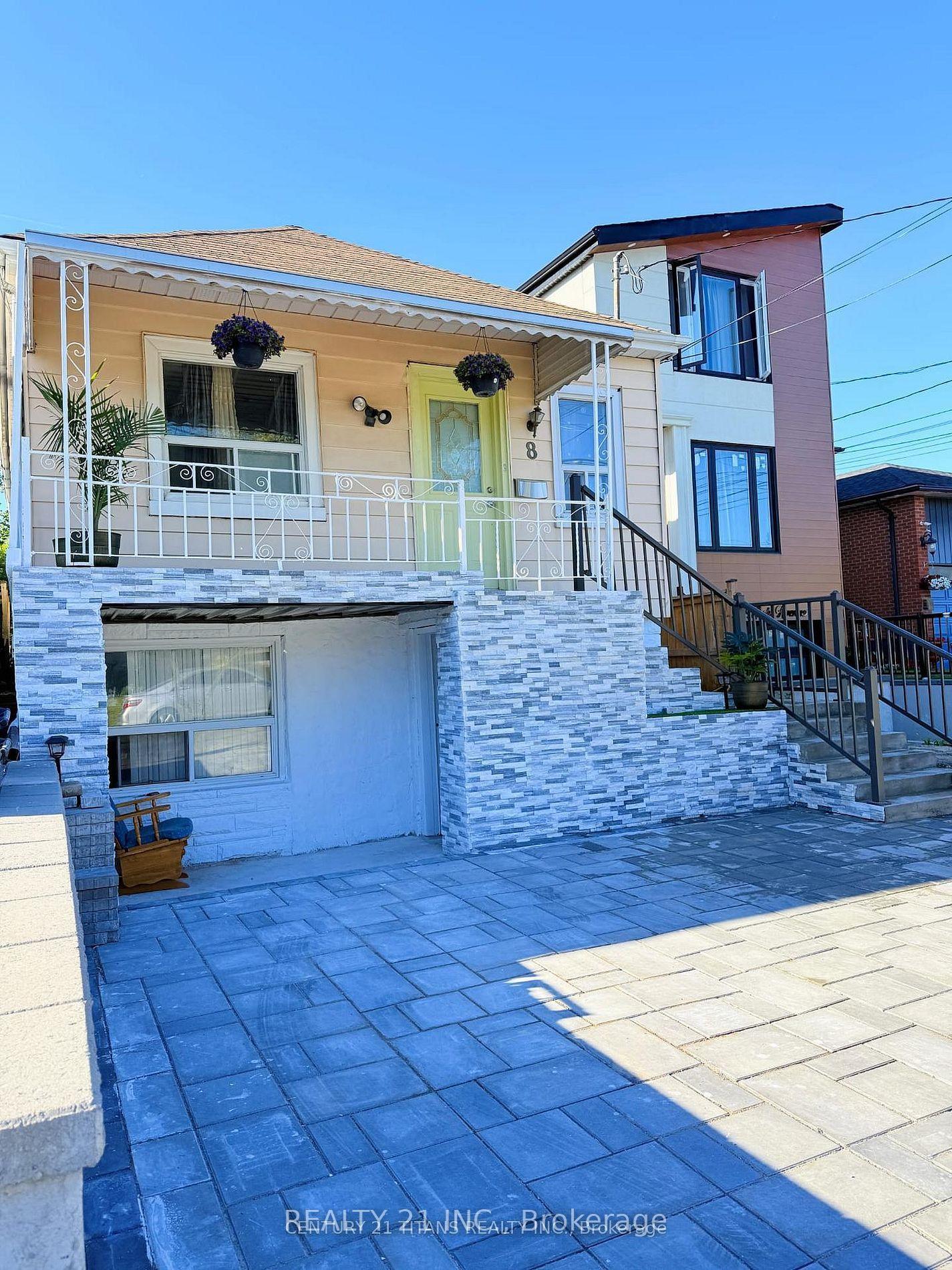 Photo 2 of 8 Mack Avenue, Scarborough, Clairlea-Birchmount — HOMEH