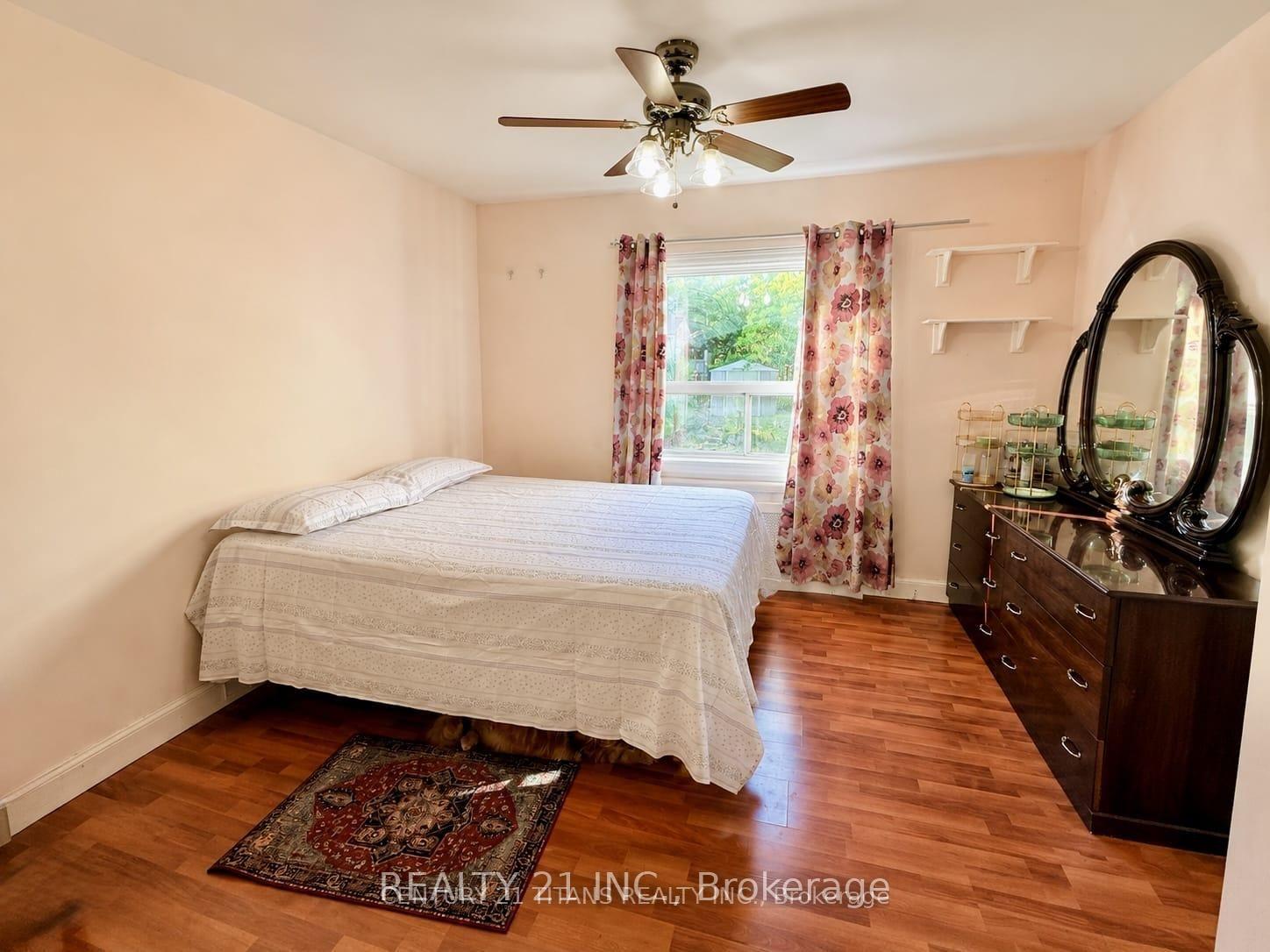Photo 8 of 8 Mack Avenue, Scarborough, Clairlea-Birchmount — HOMEH