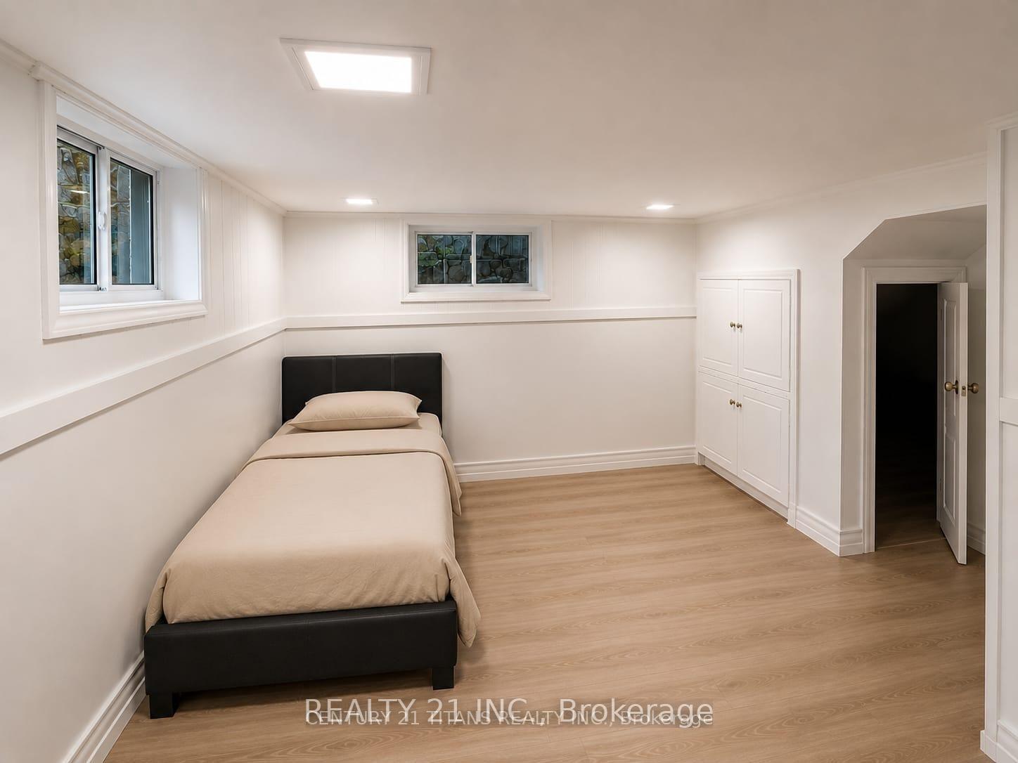 Photo 15 of 8 Mack Avenue, Scarborough, Clairlea-Birchmount — HOMEH