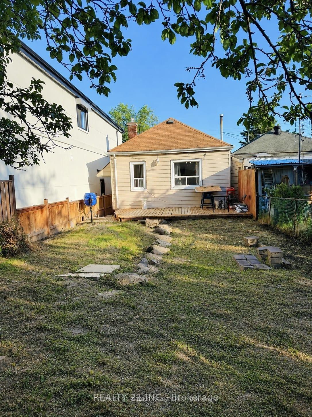 Photo 27 of 8 Mack Avenue, Scarborough, Clairlea-Birchmount — HOMEH