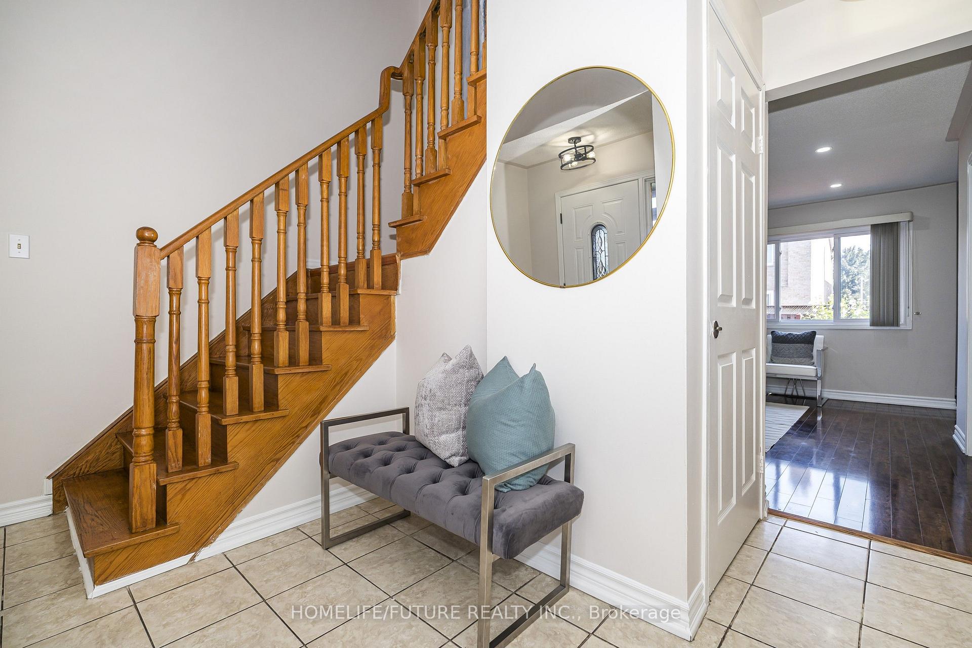 Photo 3 of 48 Creditstone Road, Brampton, Fletcher's Creek South — HOMEH