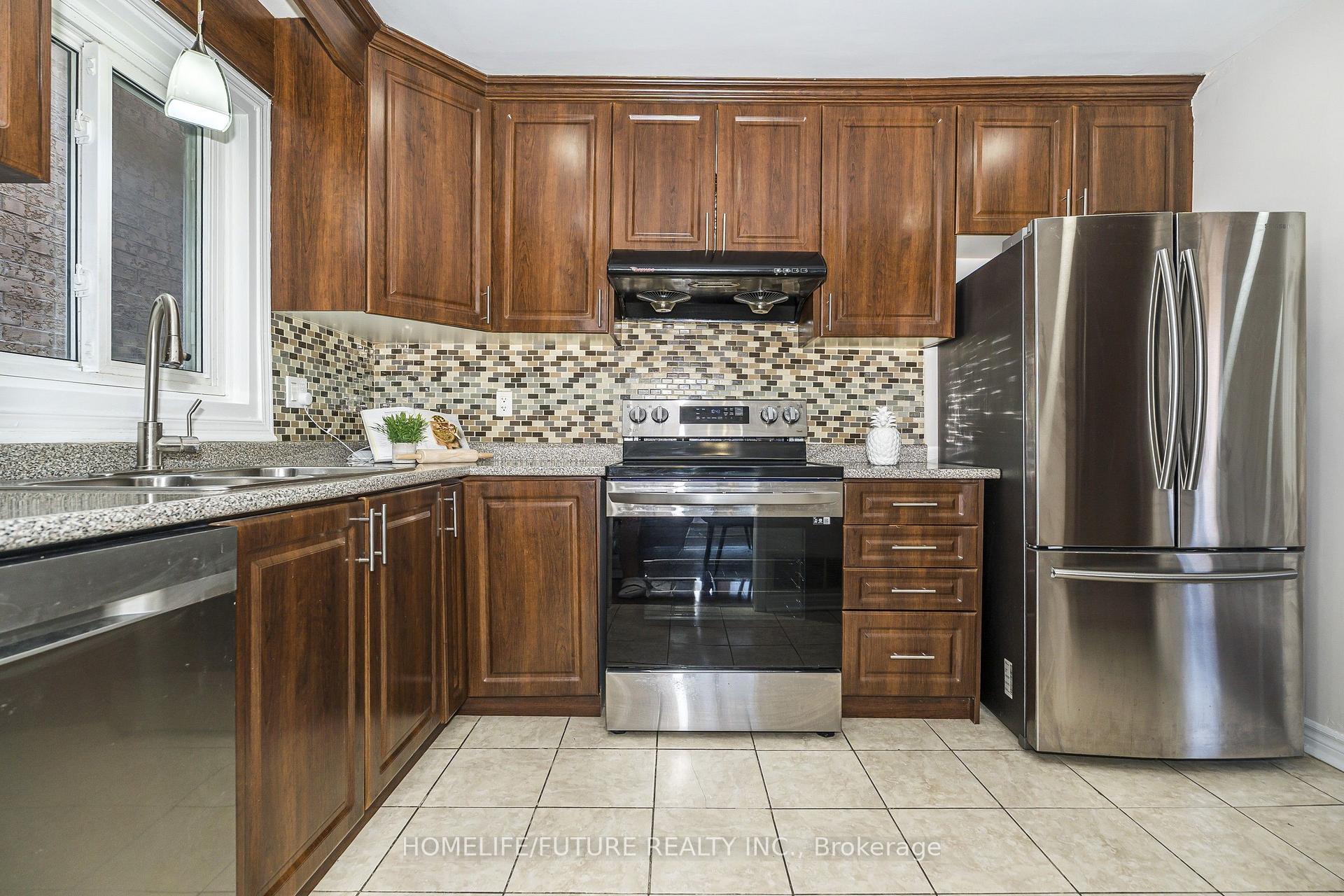 Photo 8 of 48 Creditstone Road, Brampton, Fletcher's Creek South — HOMEH