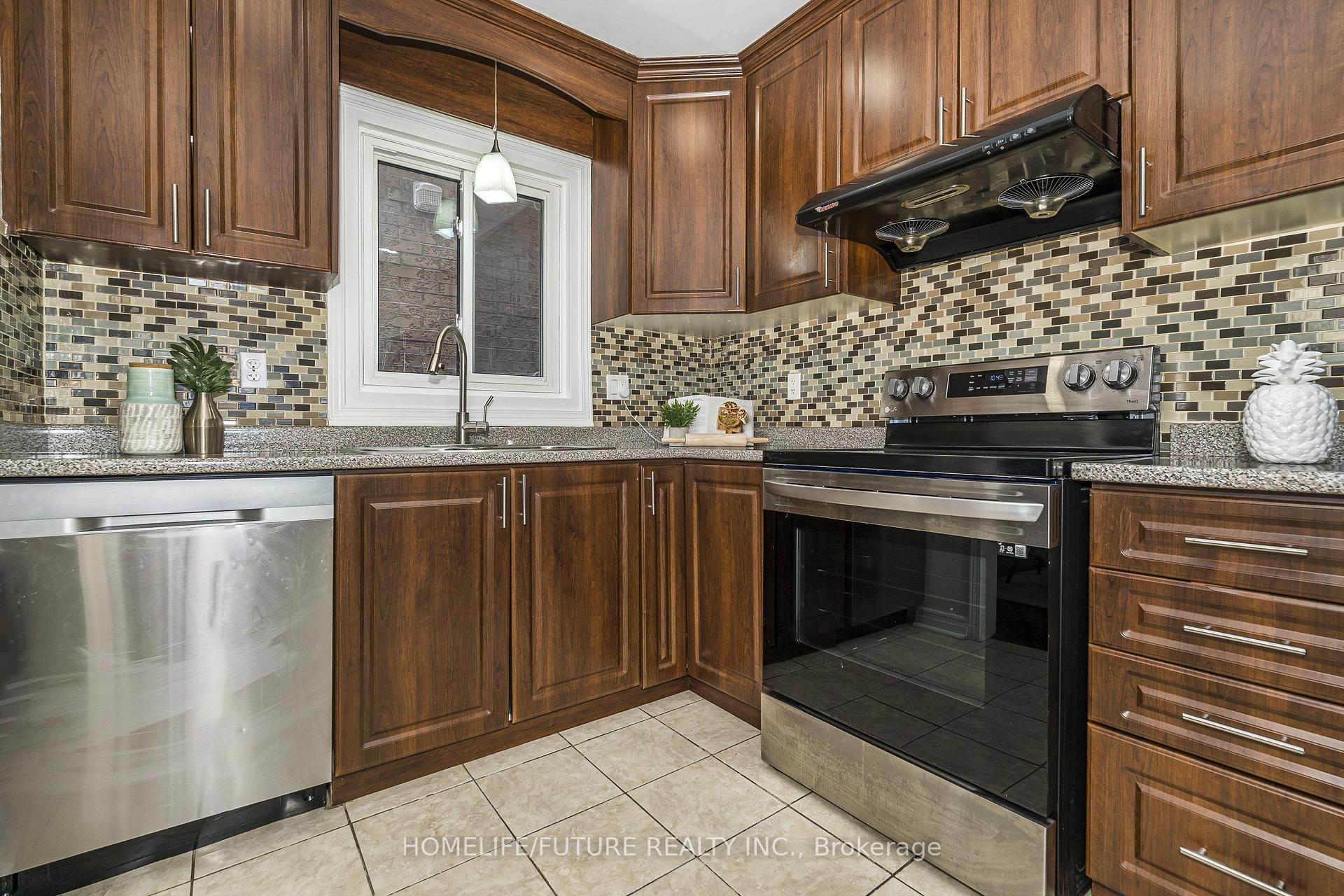 Photo 9 of 48 Creditstone Road, Brampton, Fletcher's Creek South — HOMEH