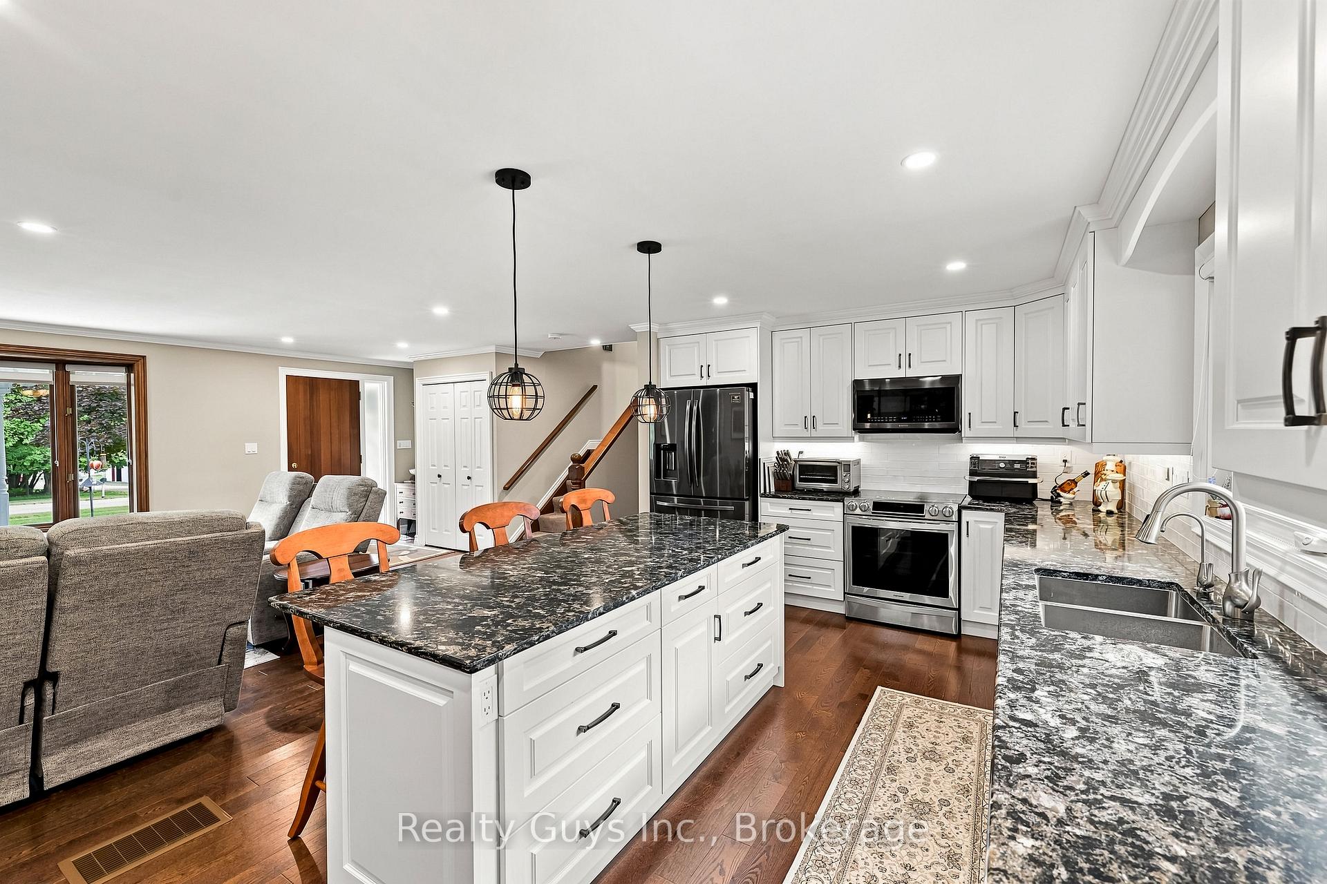 Photo 11 of 498 Ava Crescent, Cavan Monaghan, Millbrook Village — HOMEH