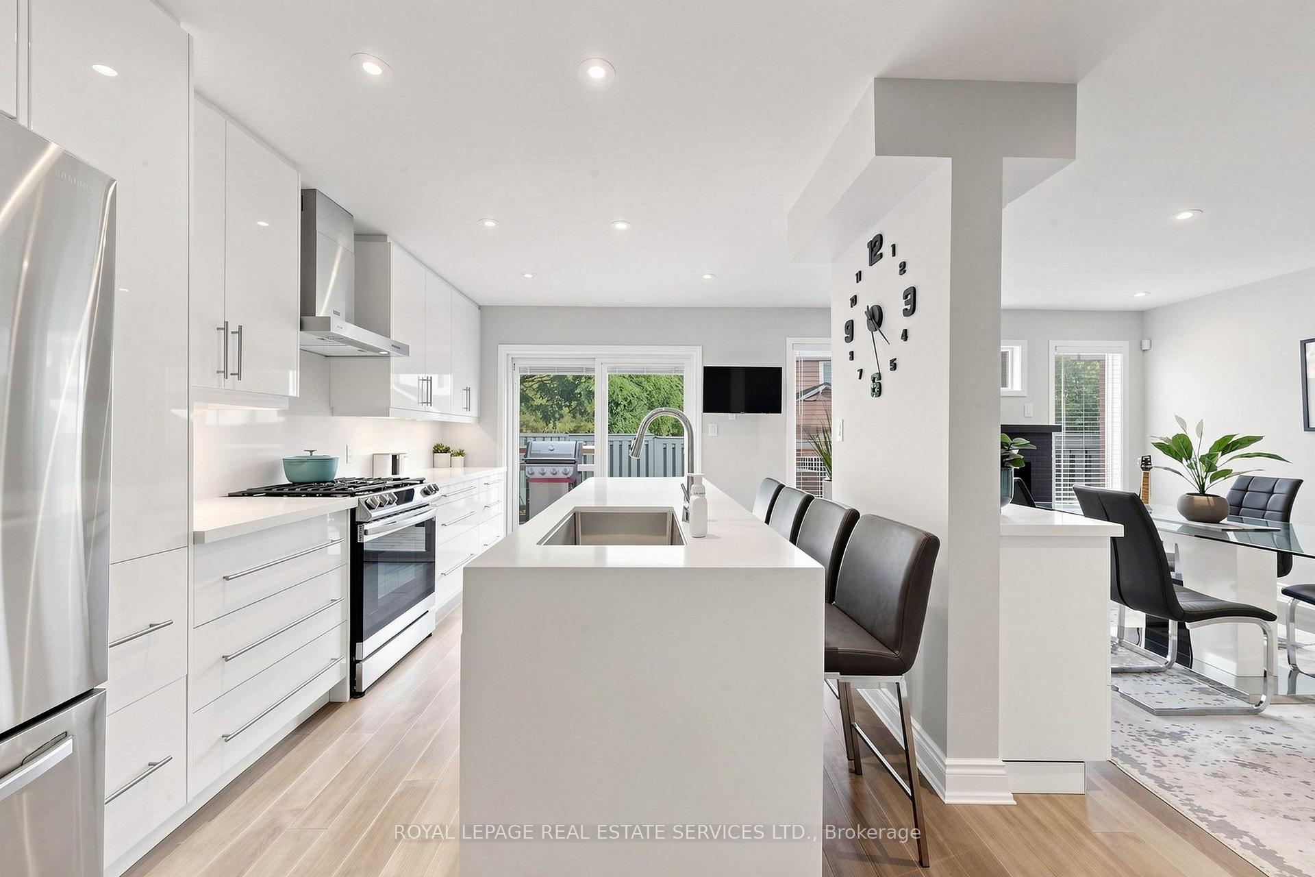 Photo 13 of 2413 Baintree Crescent, Oakville, Westmount — HOMEH