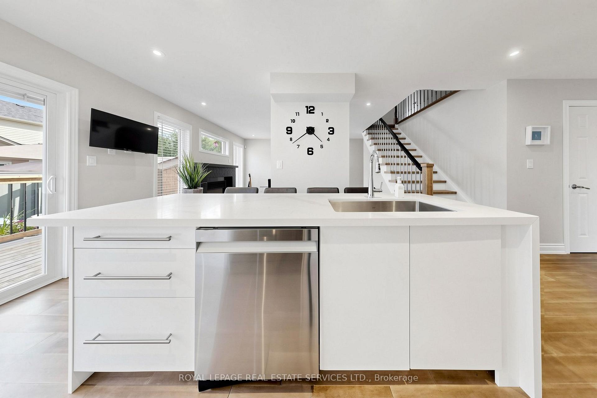 Photo 15 of 2413 Baintree Crescent, Oakville, Westmount — HOMEH