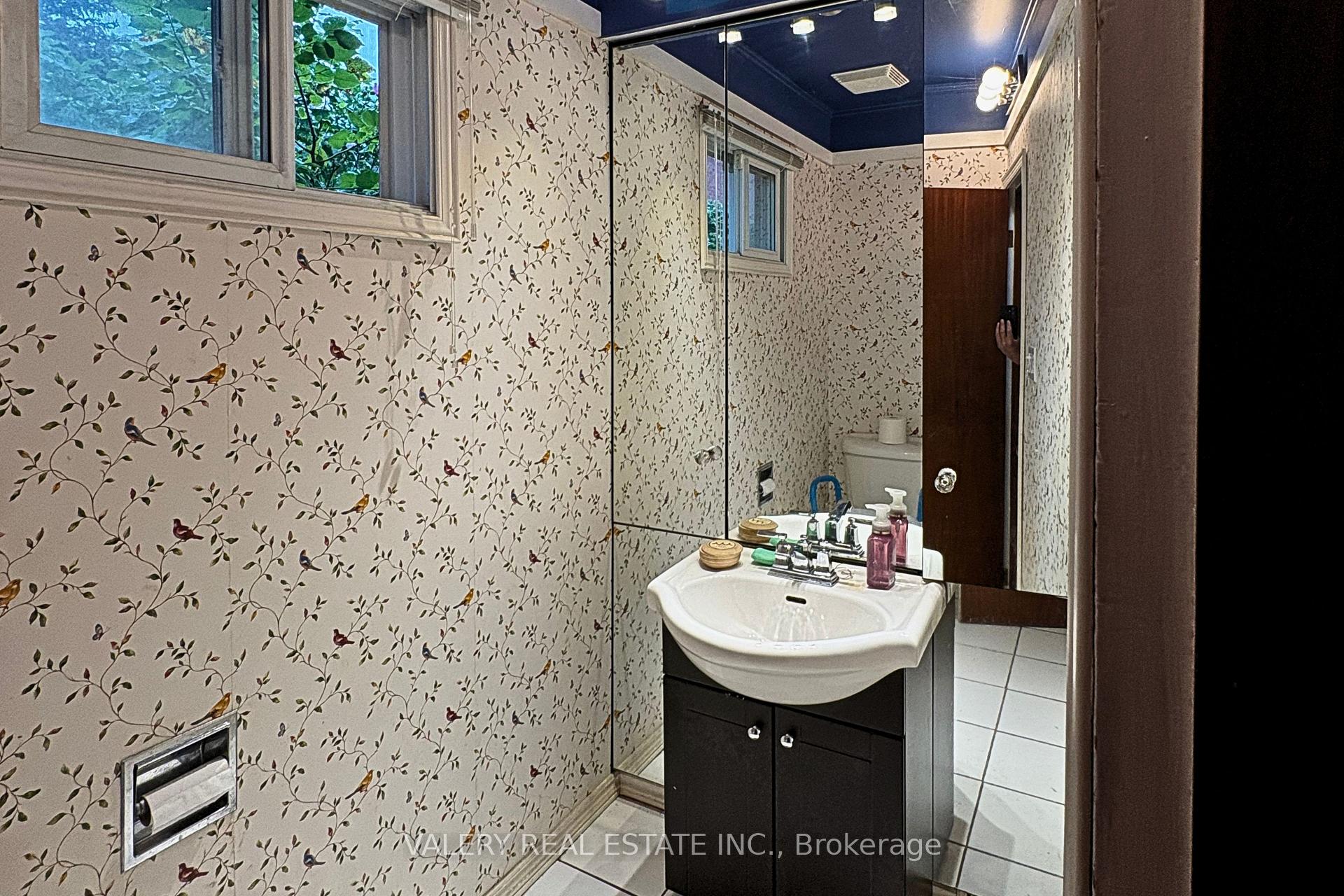 Photo 12 of 87 Cedar Brae Boulevard SE, Scarborough, Eglinton East — HOMEH