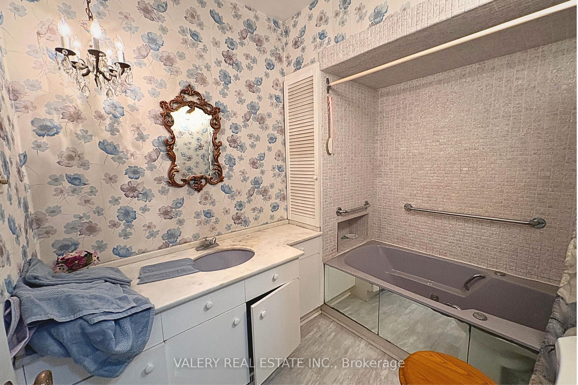 Photo 16 of 87 Cedar Brae Boulevard SE, Scarborough, Eglinton East — HOMEH