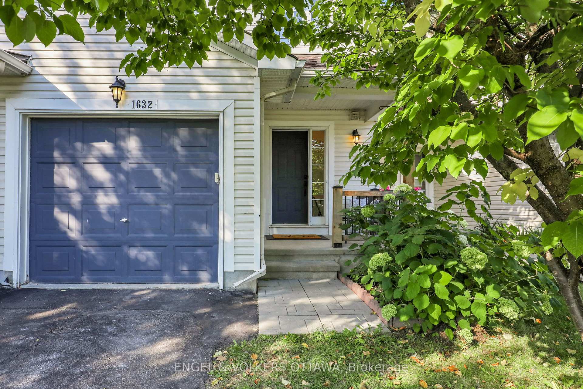 Photo 1 of 1632 Varennes Boulevard, Ottawa, Fallingbrook/Pineridge — HOMEH