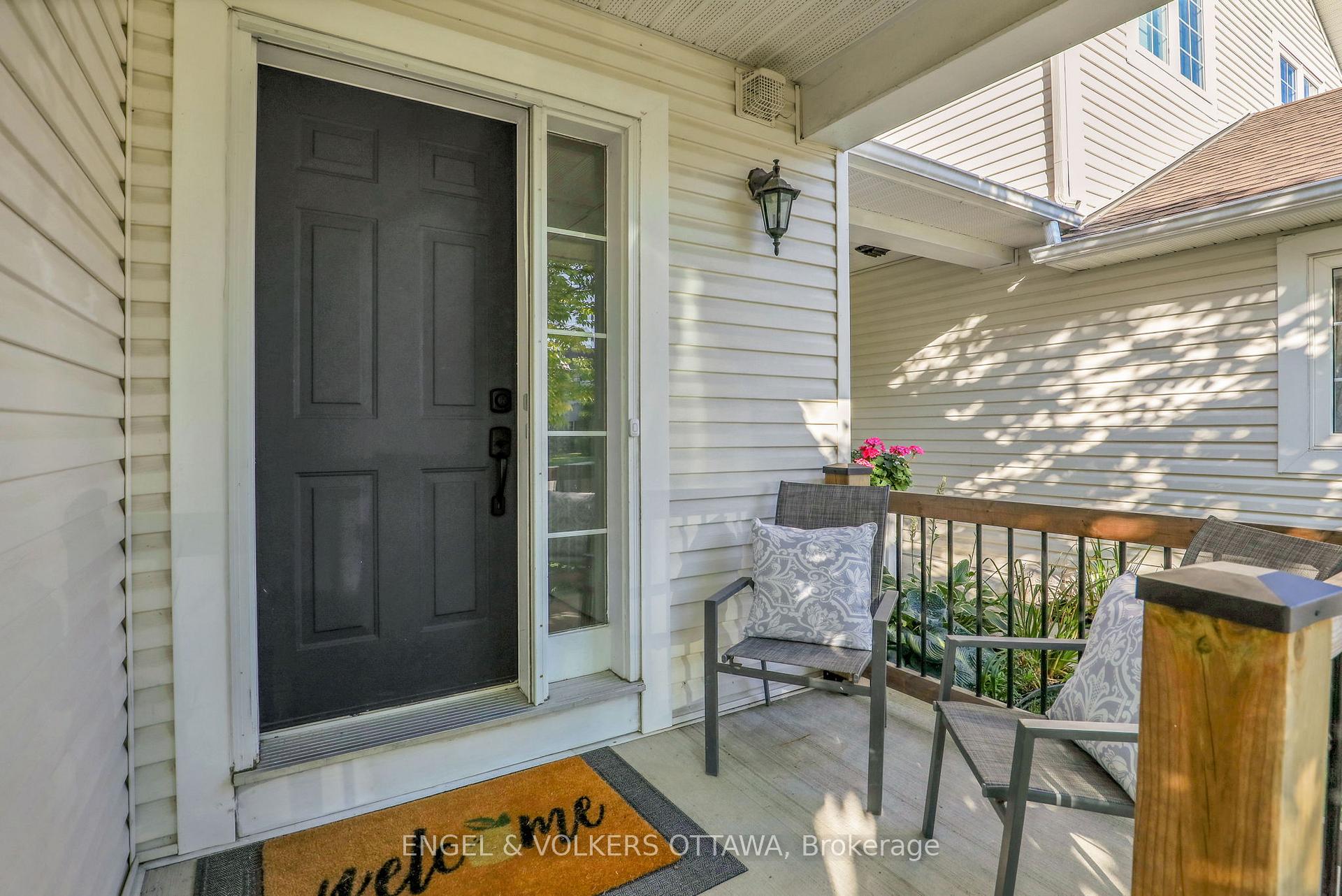 Photo 2 of 1632 Varennes Boulevard, Ottawa, Fallingbrook/Pineridge — HOMEH