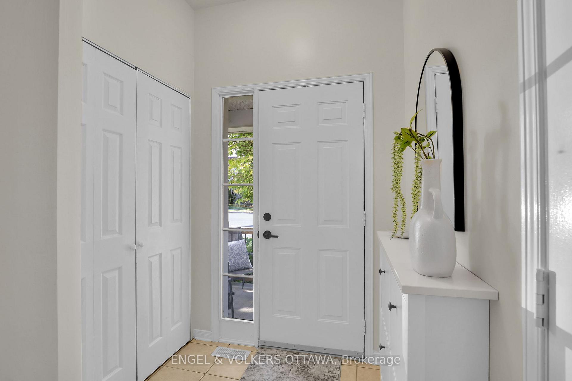 Photo 3 of 1632 Varennes Boulevard, Ottawa, Fallingbrook/Pineridge — HOMEH