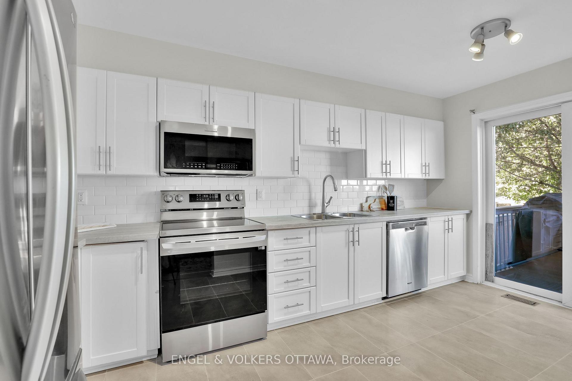 Photo 10 of 1632 Varennes Boulevard, Ottawa, Fallingbrook/Pineridge — HOMEH
