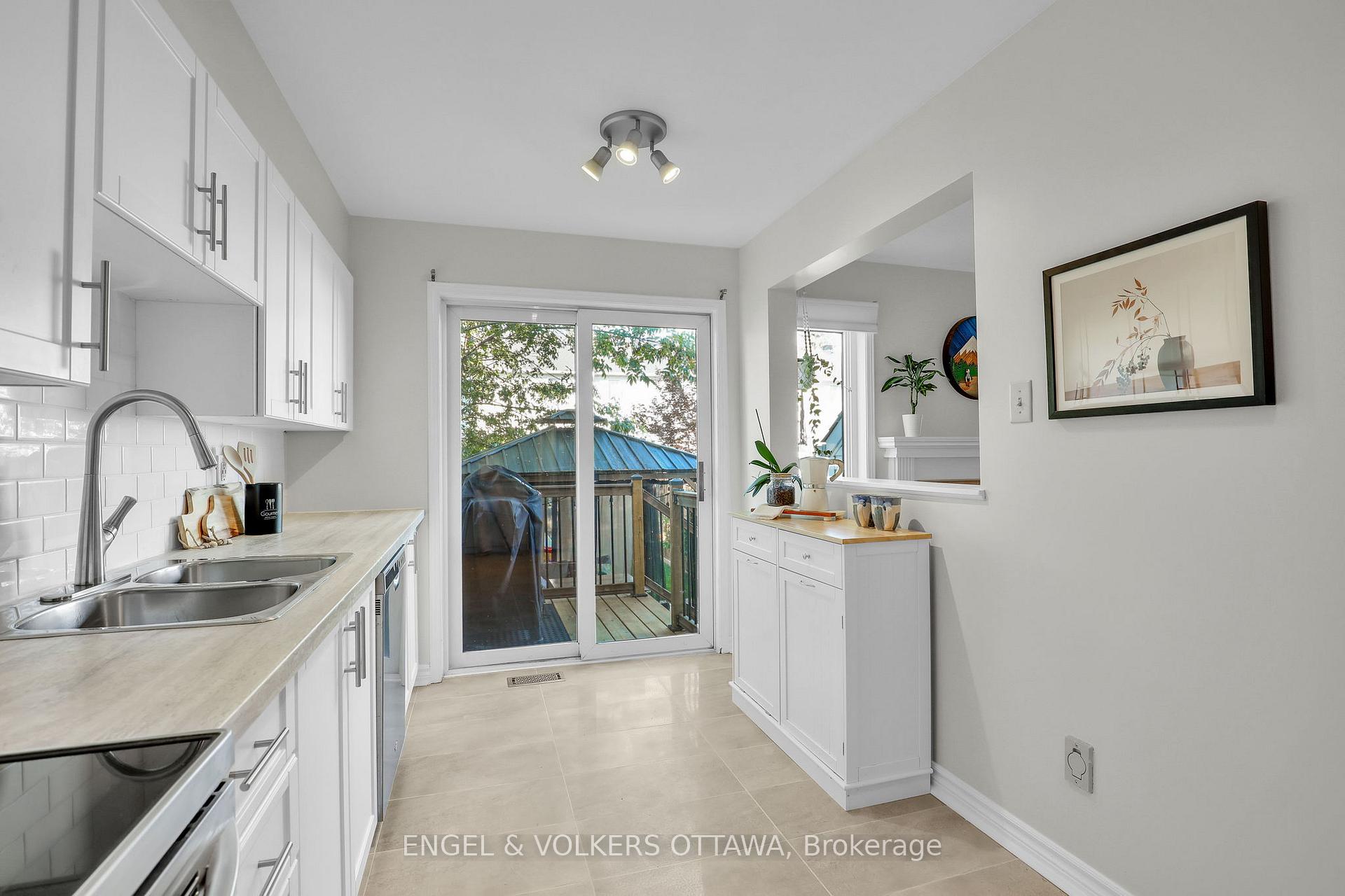 Photo 11 of 1632 Varennes Boulevard, Ottawa, Fallingbrook/Pineridge — HOMEH