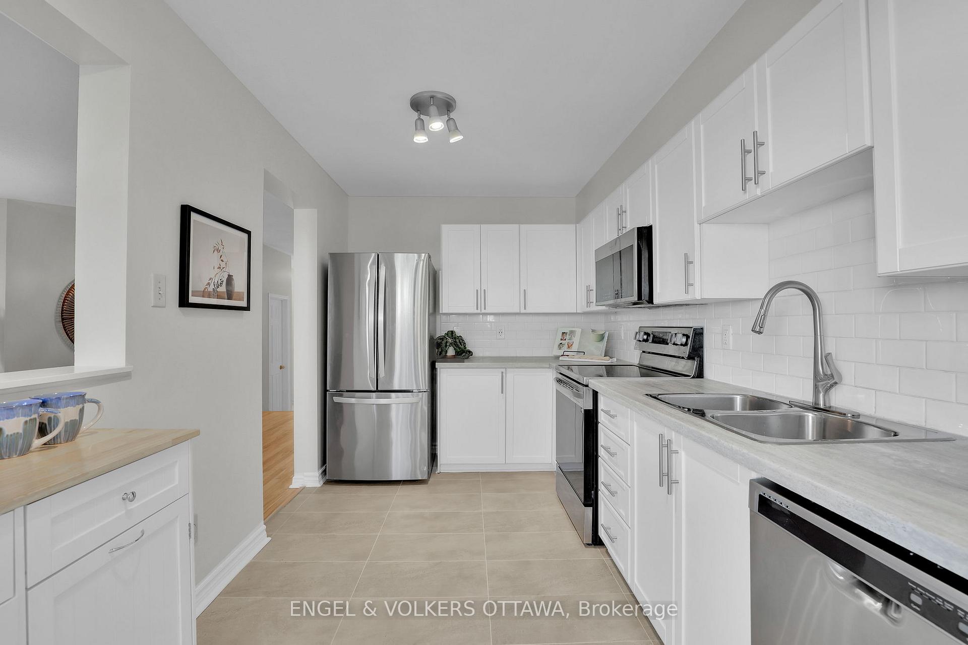 Photo 12 of 1632 Varennes Boulevard, Ottawa, Fallingbrook/Pineridge — HOMEH