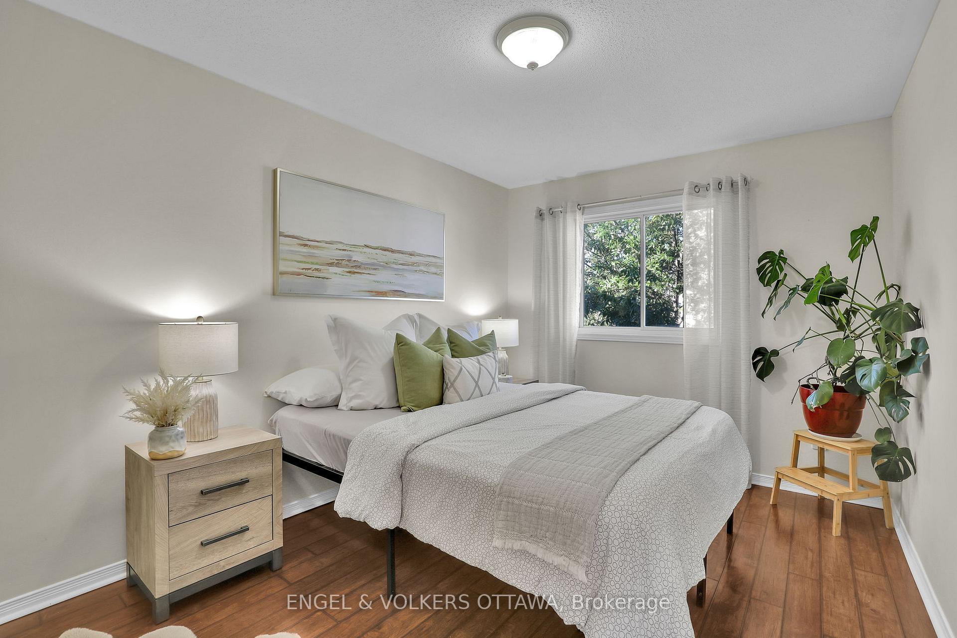 Photo 18 of 1632 Varennes Boulevard, Ottawa, Fallingbrook/Pineridge — HOMEH