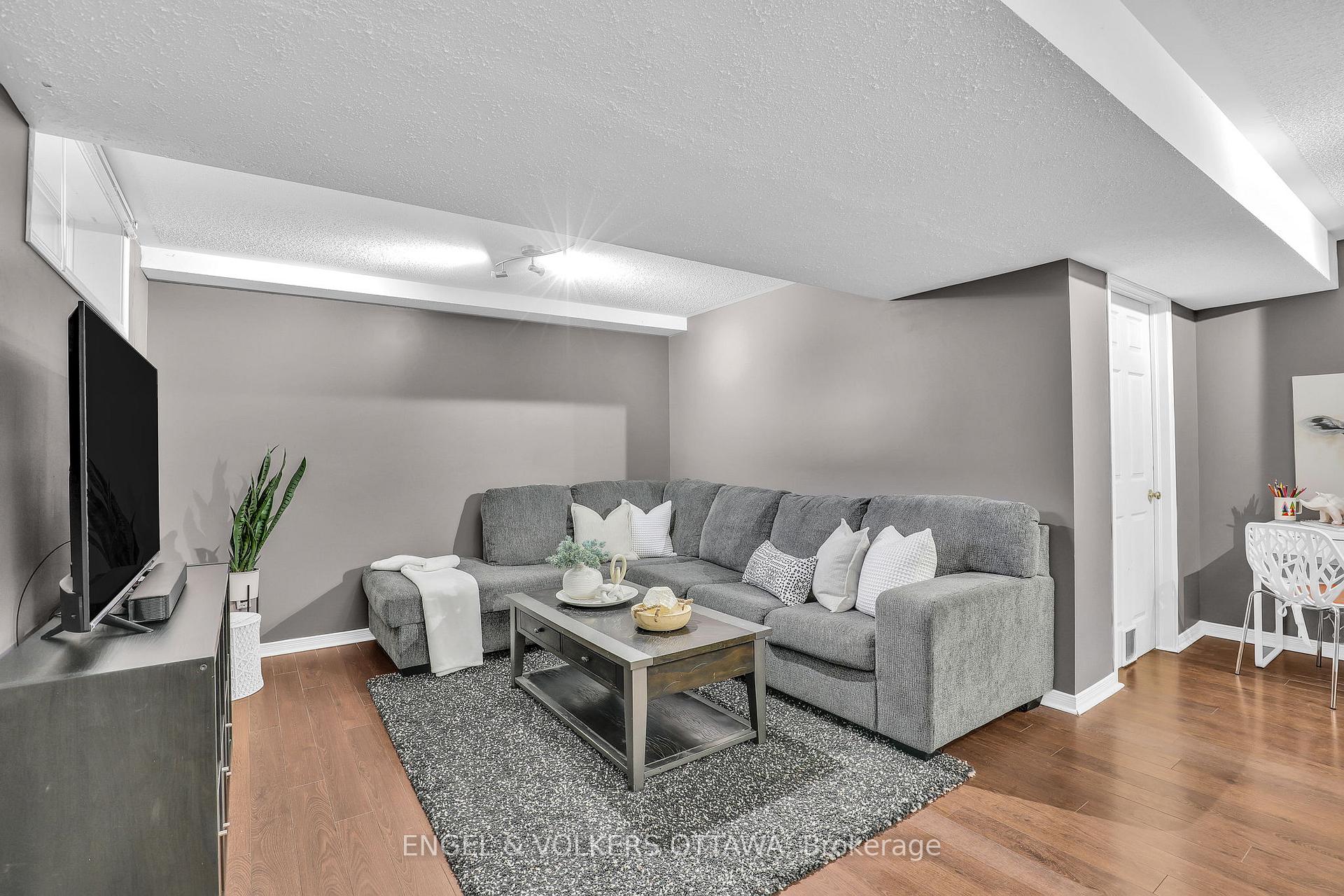 Photo 24 of 1632 Varennes Boulevard, Ottawa, Fallingbrook/Pineridge — HOMEH