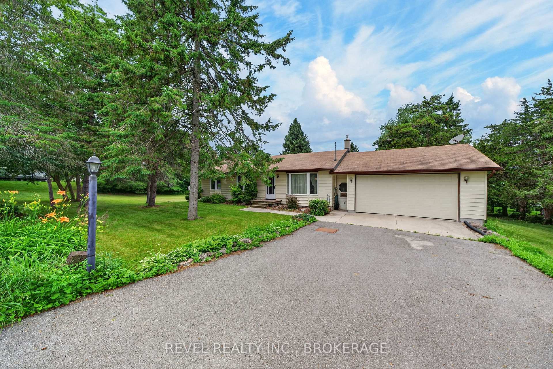 Photo 2 of 4453 Latimer Road, Frontenac, Frontenac South — HOMEH