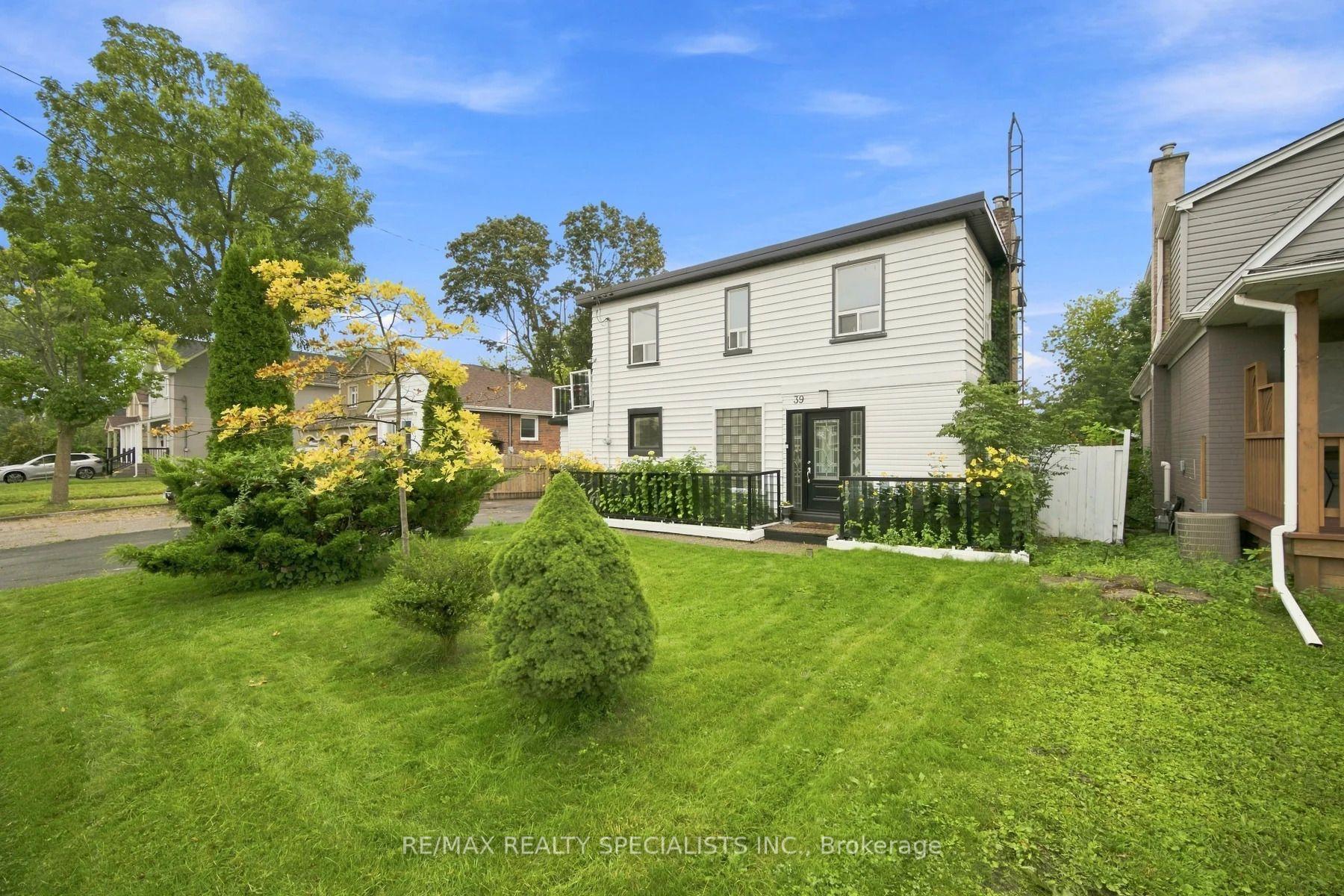 Photo 2 of 39 Macdonald Street, Etobicoke, Mimico — HOMEH