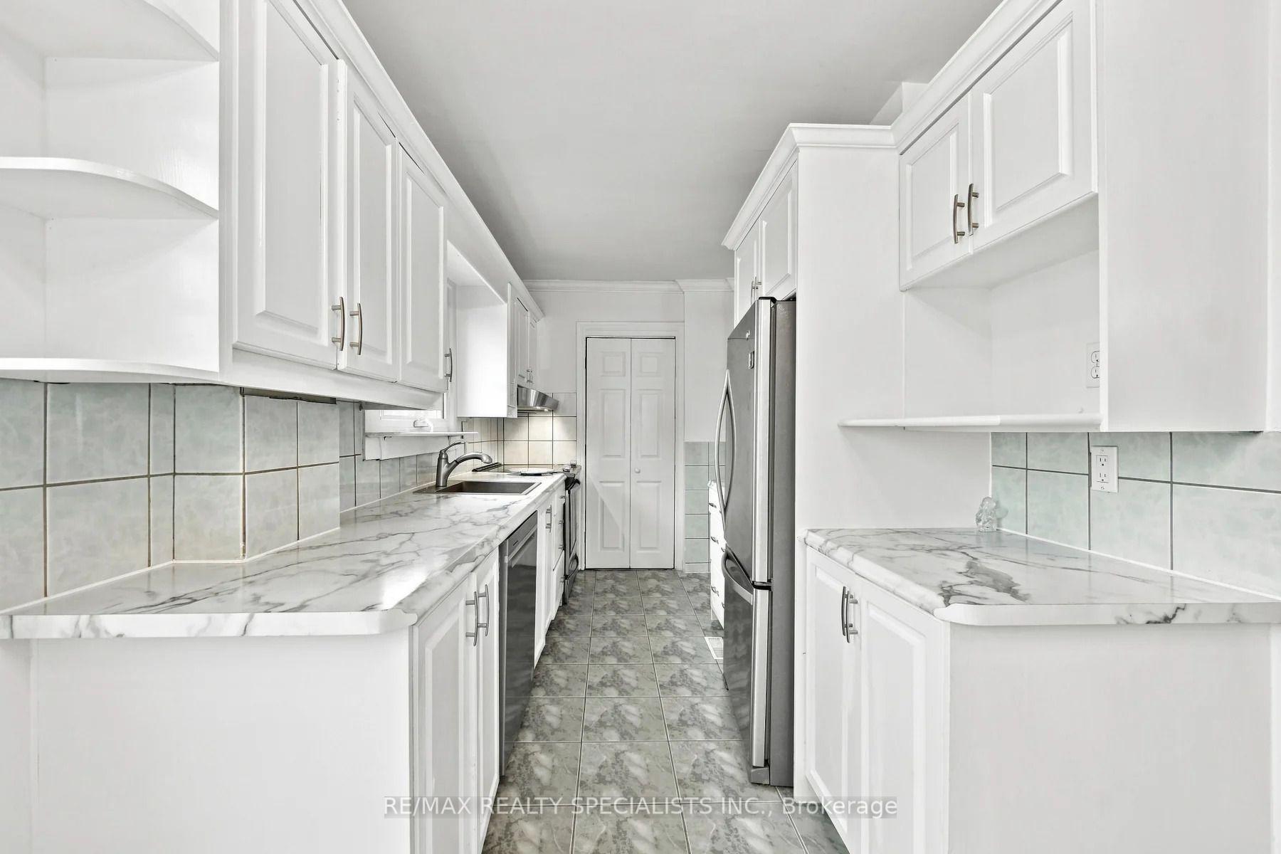 Photo 3 of 39 Macdonald Street, Etobicoke, Mimico — HOMEH