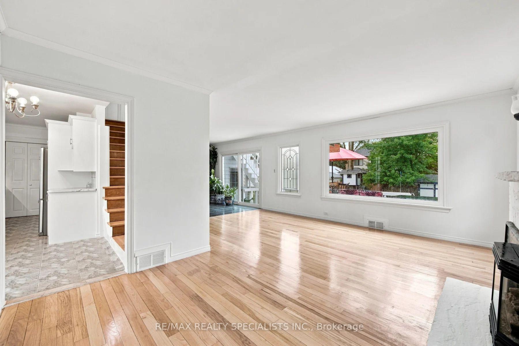 Photo 9 of 39 Macdonald Street, Etobicoke, Mimico — HOMEH