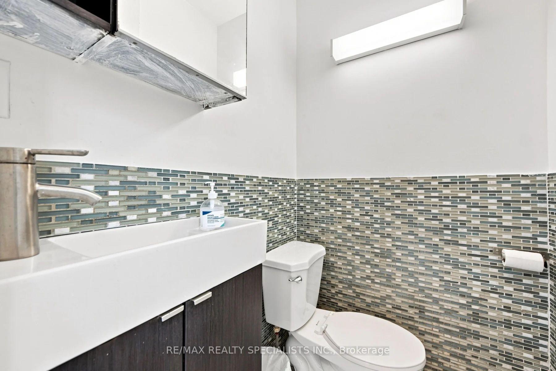 Photo 10 of 39 Macdonald Street, Etobicoke, Mimico — HOMEH