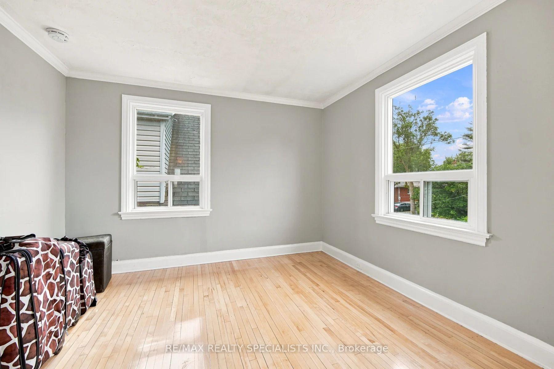 Photo 12 of 39 Macdonald Street, Etobicoke, Mimico — HOMEH