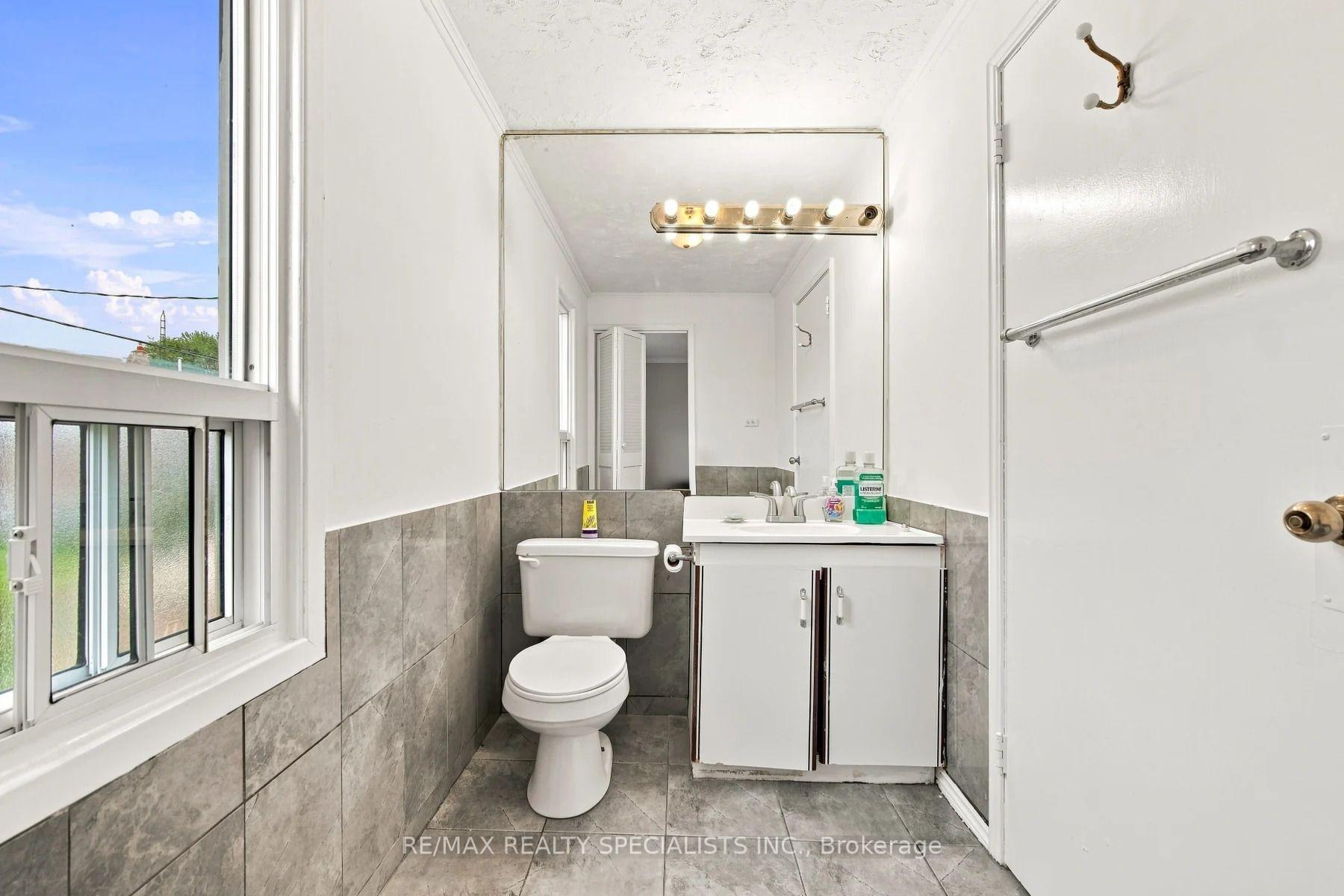 Photo 14 of 39 Macdonald Street, Etobicoke, Mimico — HOMEH