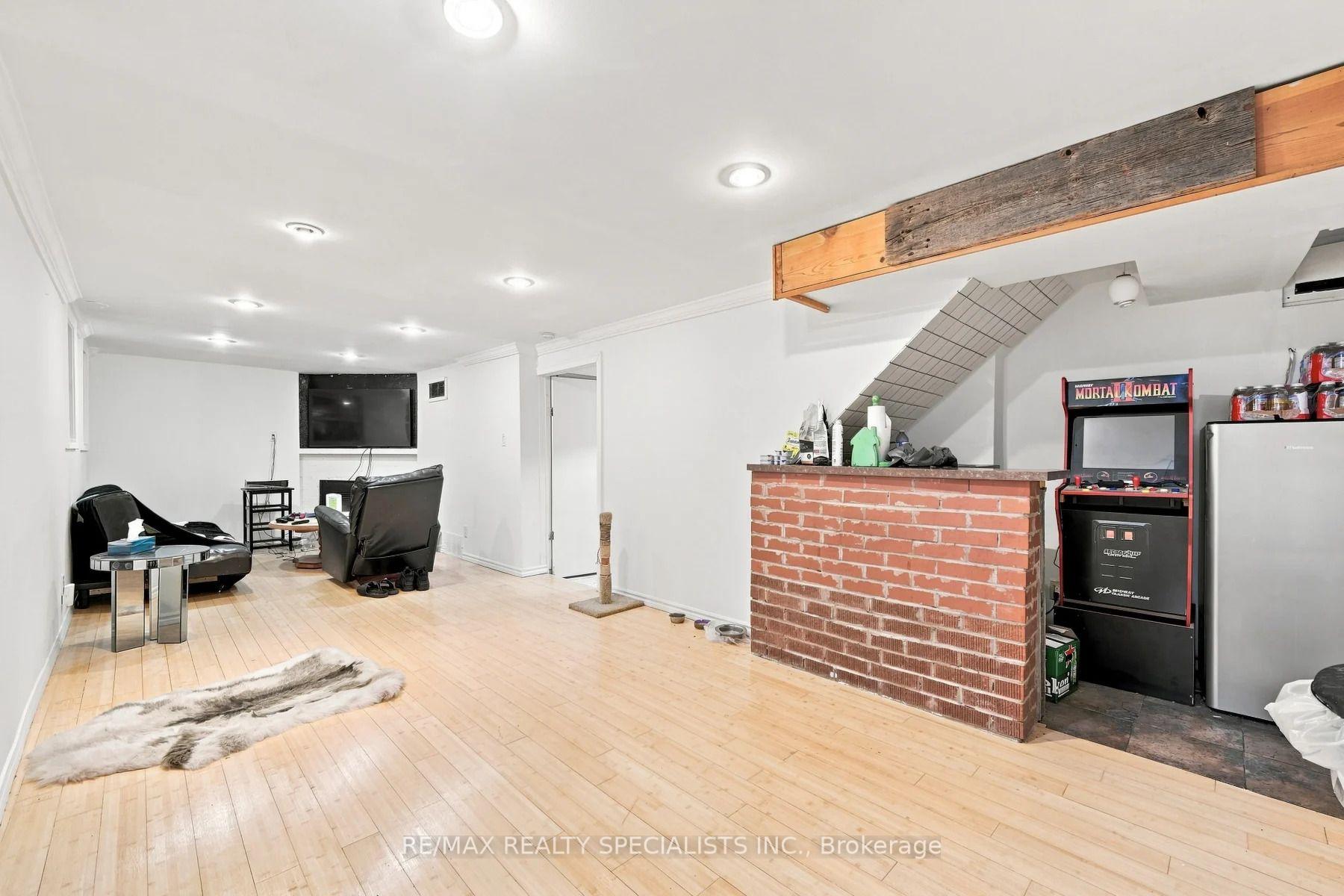 Photo 19 of 39 Macdonald Street, Etobicoke, Mimico — HOMEH