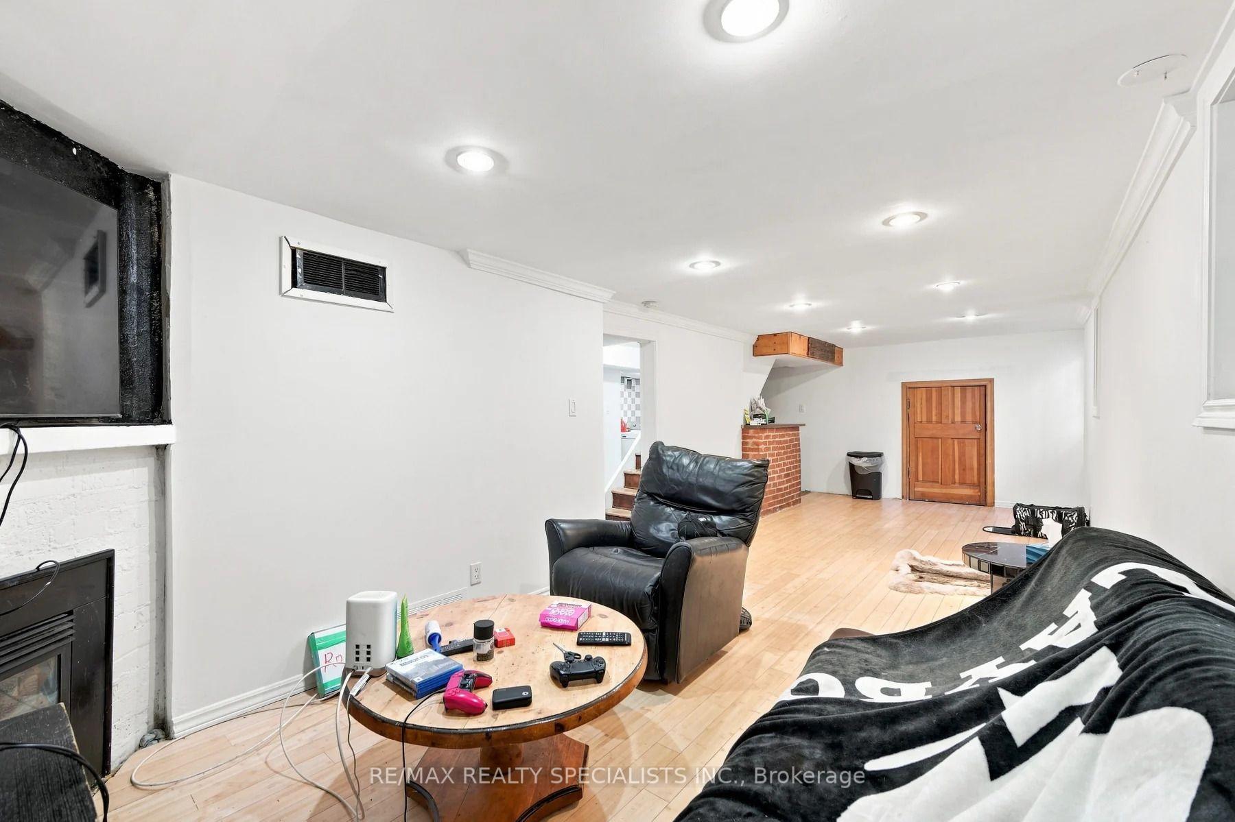 Photo 20 of 39 Macdonald Street, Etobicoke, Mimico — HOMEH