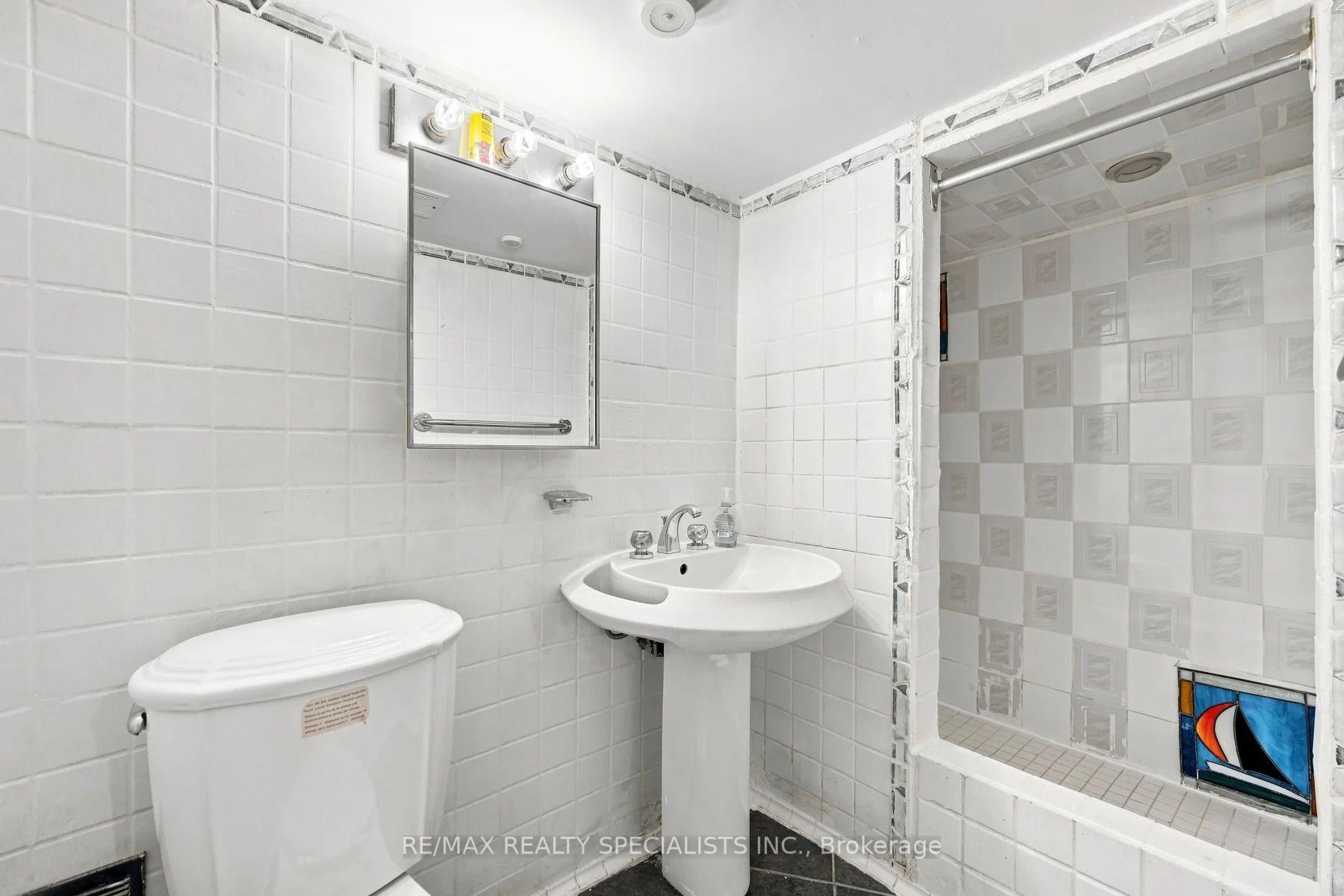 Photo 21 of 39 Macdonald Street, Etobicoke, Mimico — HOMEH