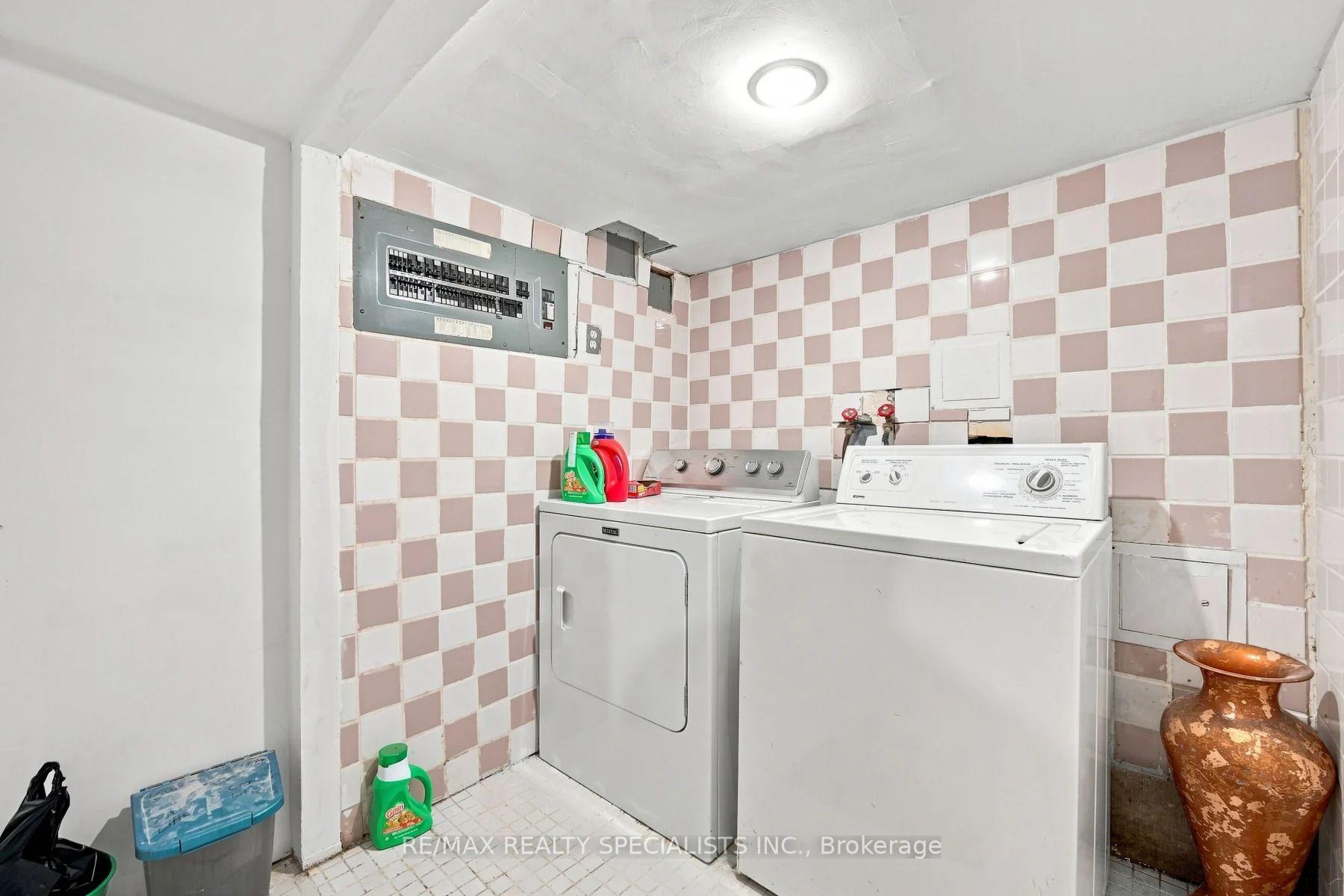 Photo 22 of 39 Macdonald Street, Etobicoke, Mimico — HOMEH