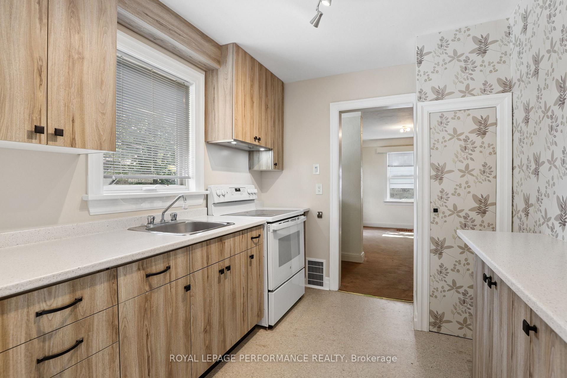 Photo 8 of 85 Noel Street, Ottawa, Lindenlea — HOMEH