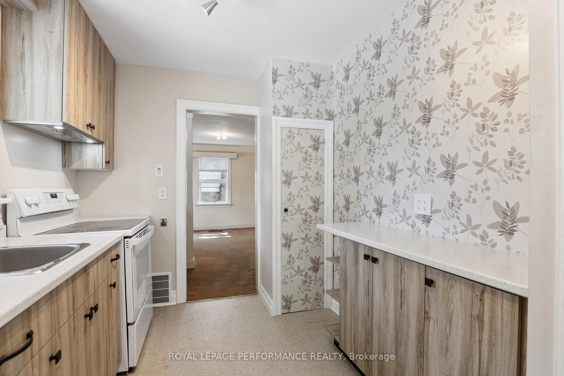 Photo 9 of 85 Noel Street, Ottawa, Lindenlea — HOMEH