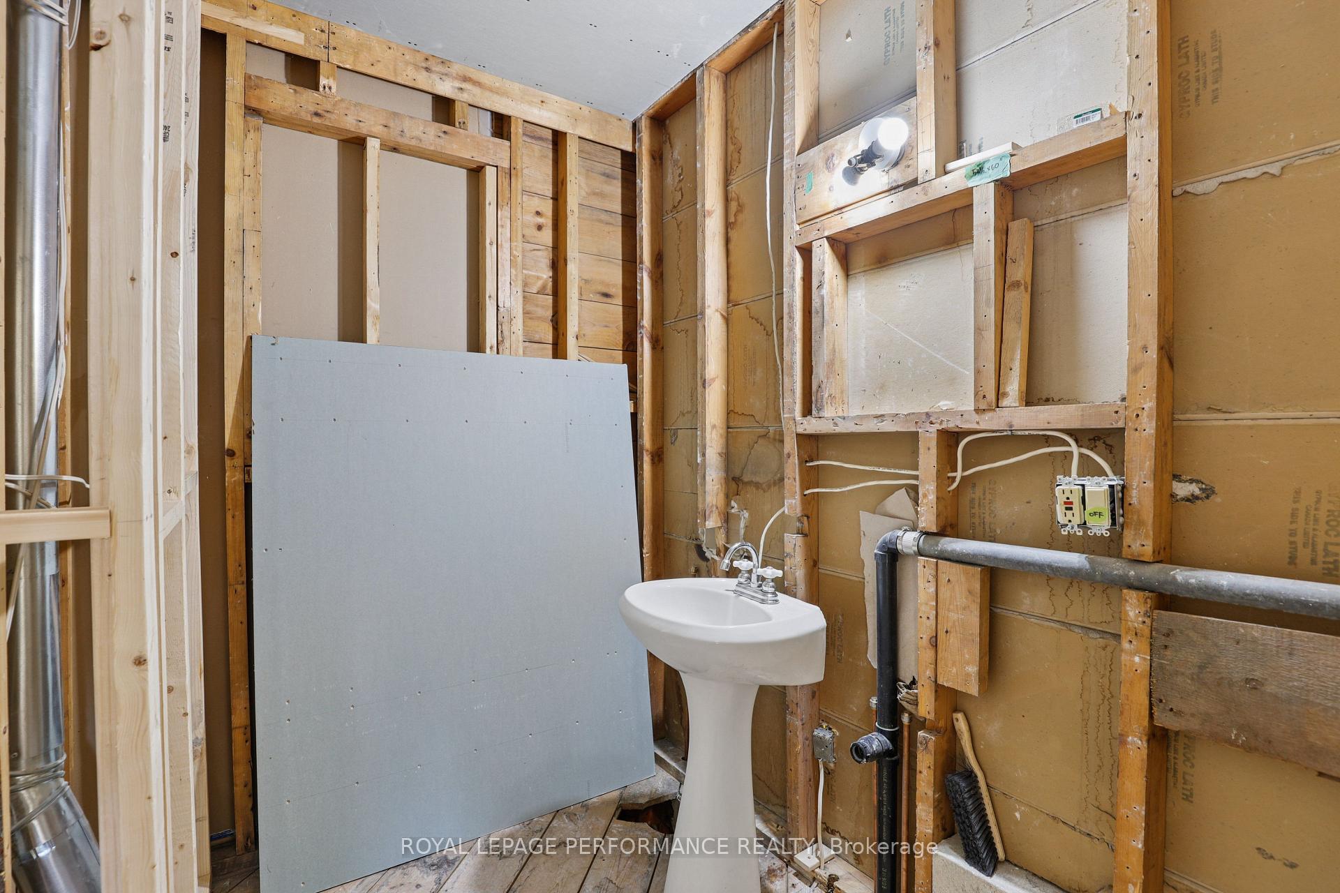 Photo 14 of 85 Noel Street, Ottawa, Lindenlea — HOMEH