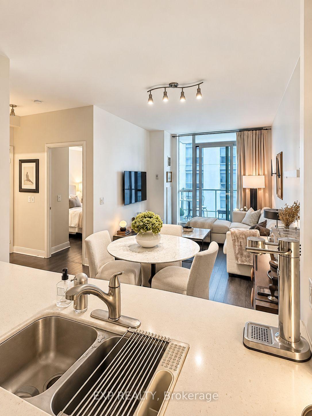 Photo 2 of Unit 702, 38 The Esplanade, Toronto, Waterfront Communities — HOMEH