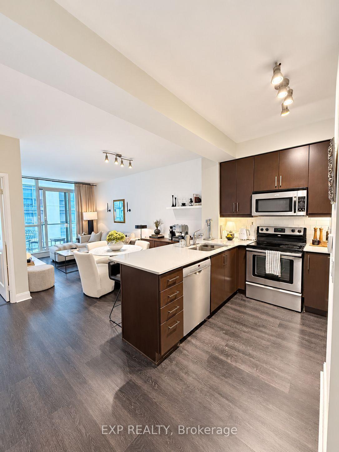 Photo 4 of Unit 702, 38 The Esplanade, Toronto, Waterfront Communities — HOMEH