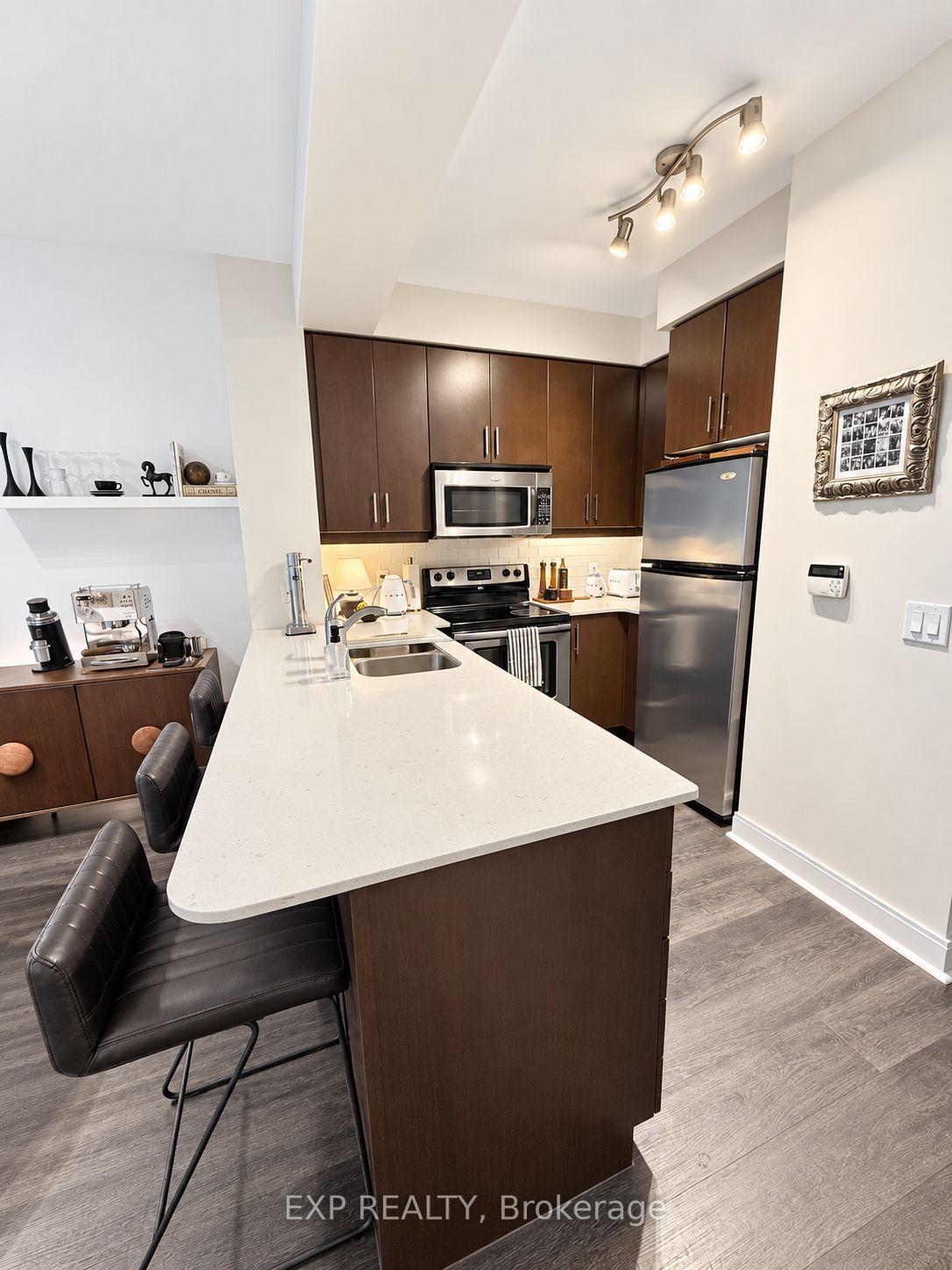 Photo 6 of Unit 702, 38 The Esplanade, Toronto, Waterfront Communities — HOMEH