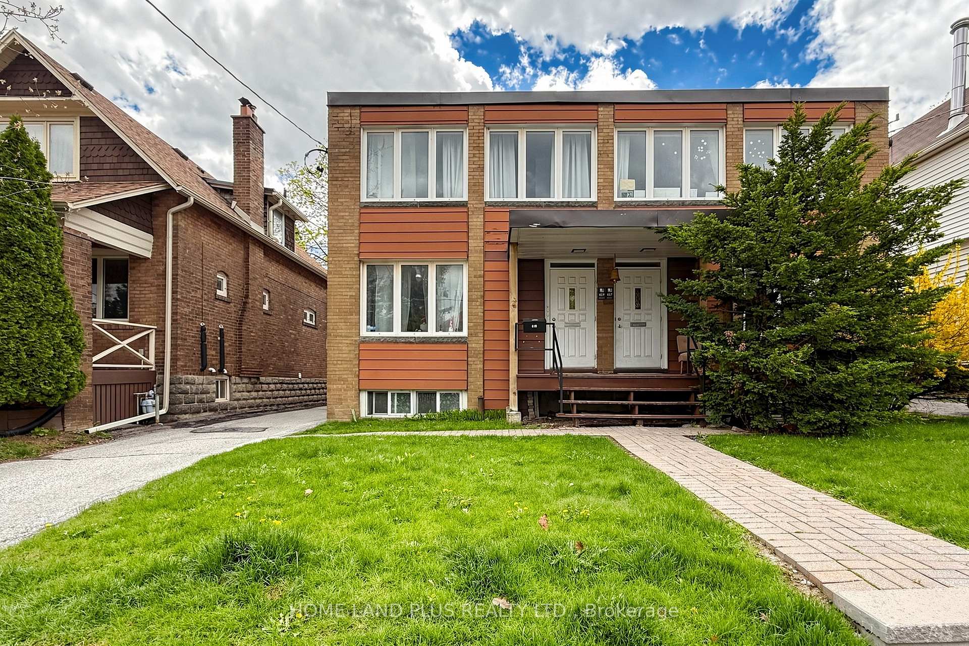 Front of Unit Basement Unit A1, 617 Merton Street