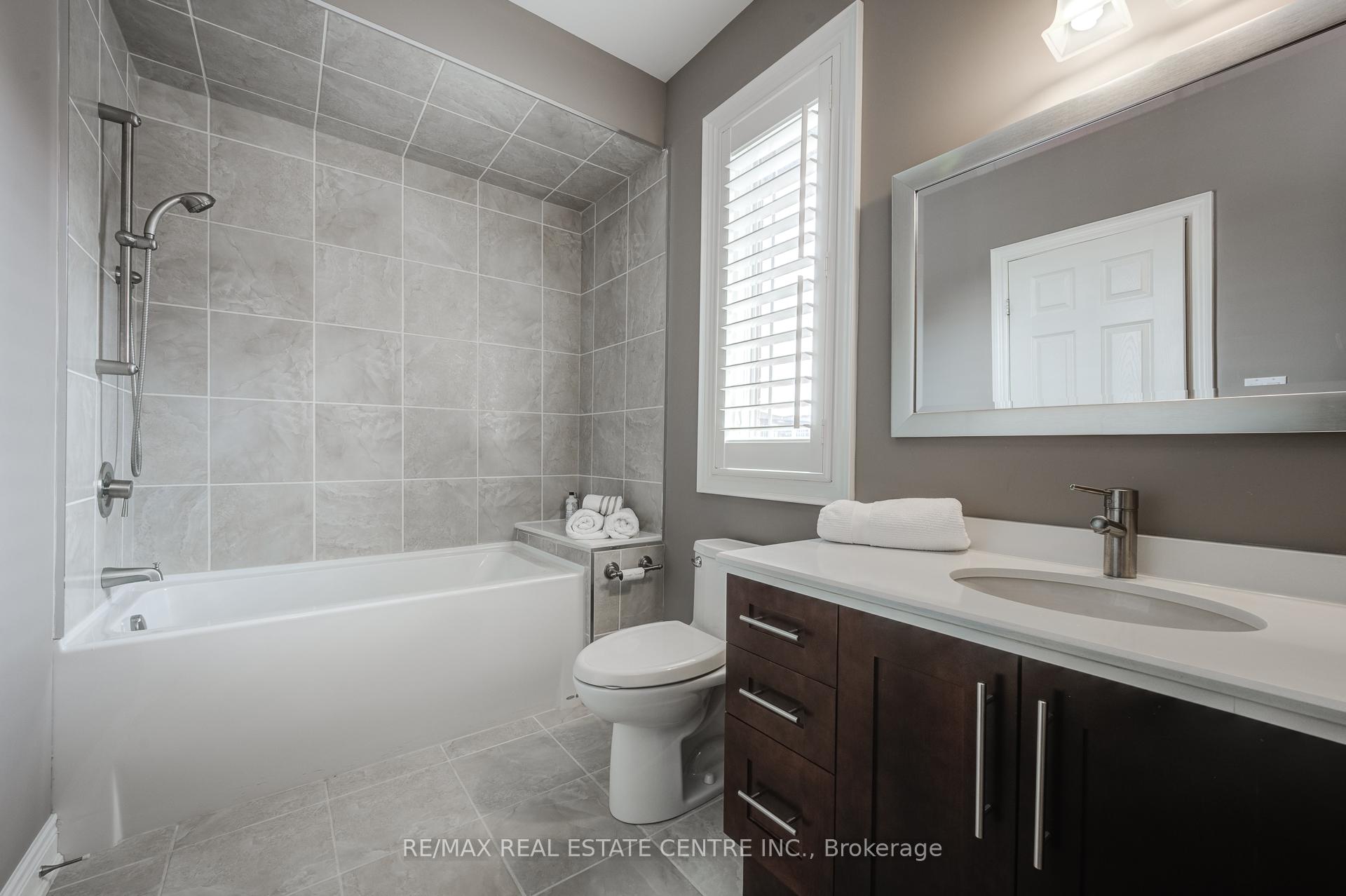Photo 17 of 4072 Highland Park Drive, Lincoln, Beamsville — HOMEH