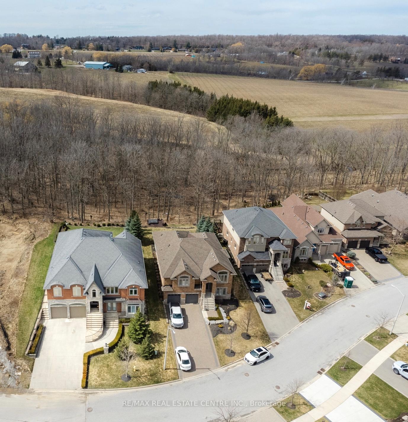 Photo 42 of 4072 Highland Park Drive, Lincoln, Beamsville — HOMEH
