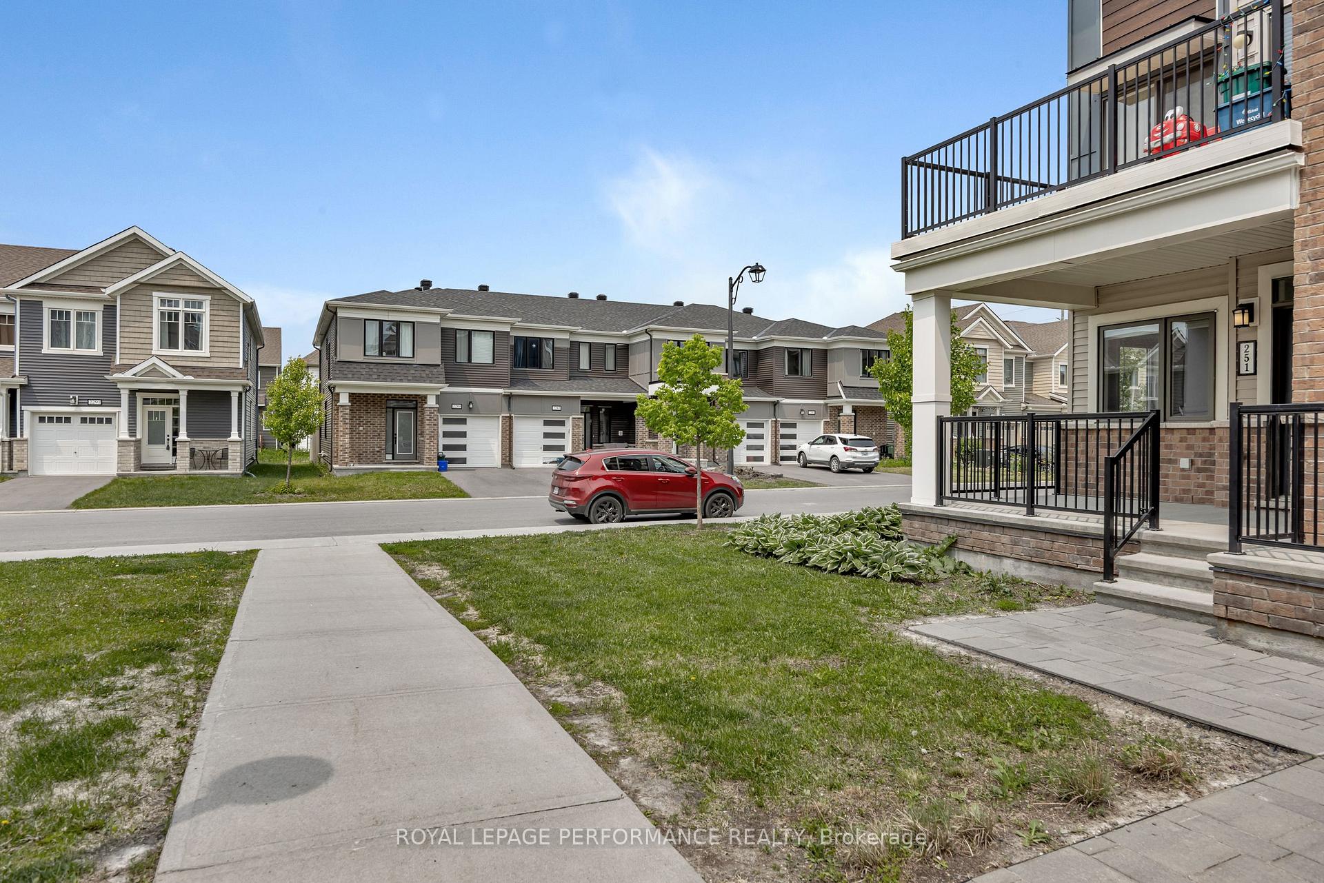 Photo 3 of 251 Zenith Private, Ottawa, Barrhaven - Half Moon Bay — HOMEH