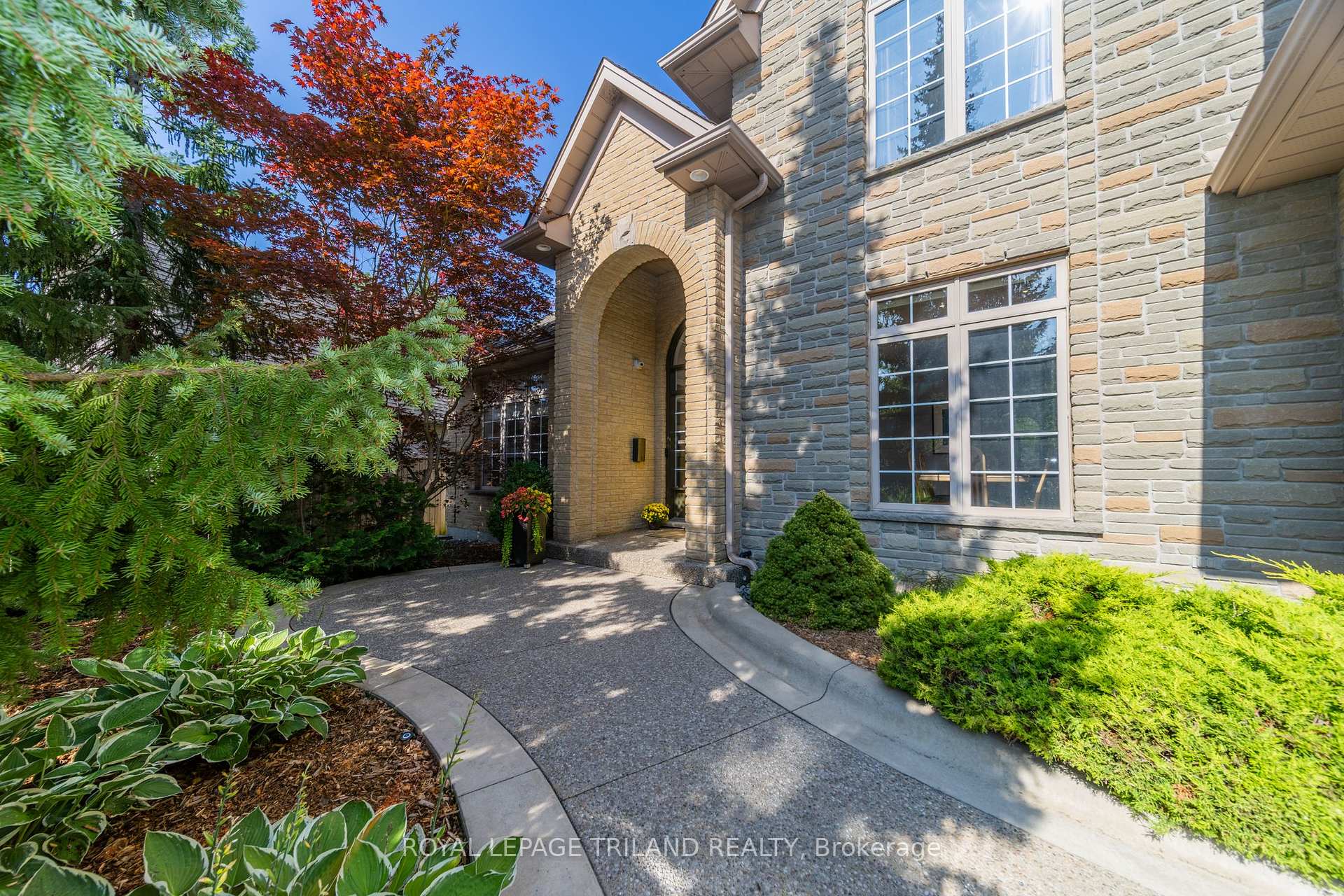 Photo 9 of 1833 Standfield Road, London, North R — HOMEH
