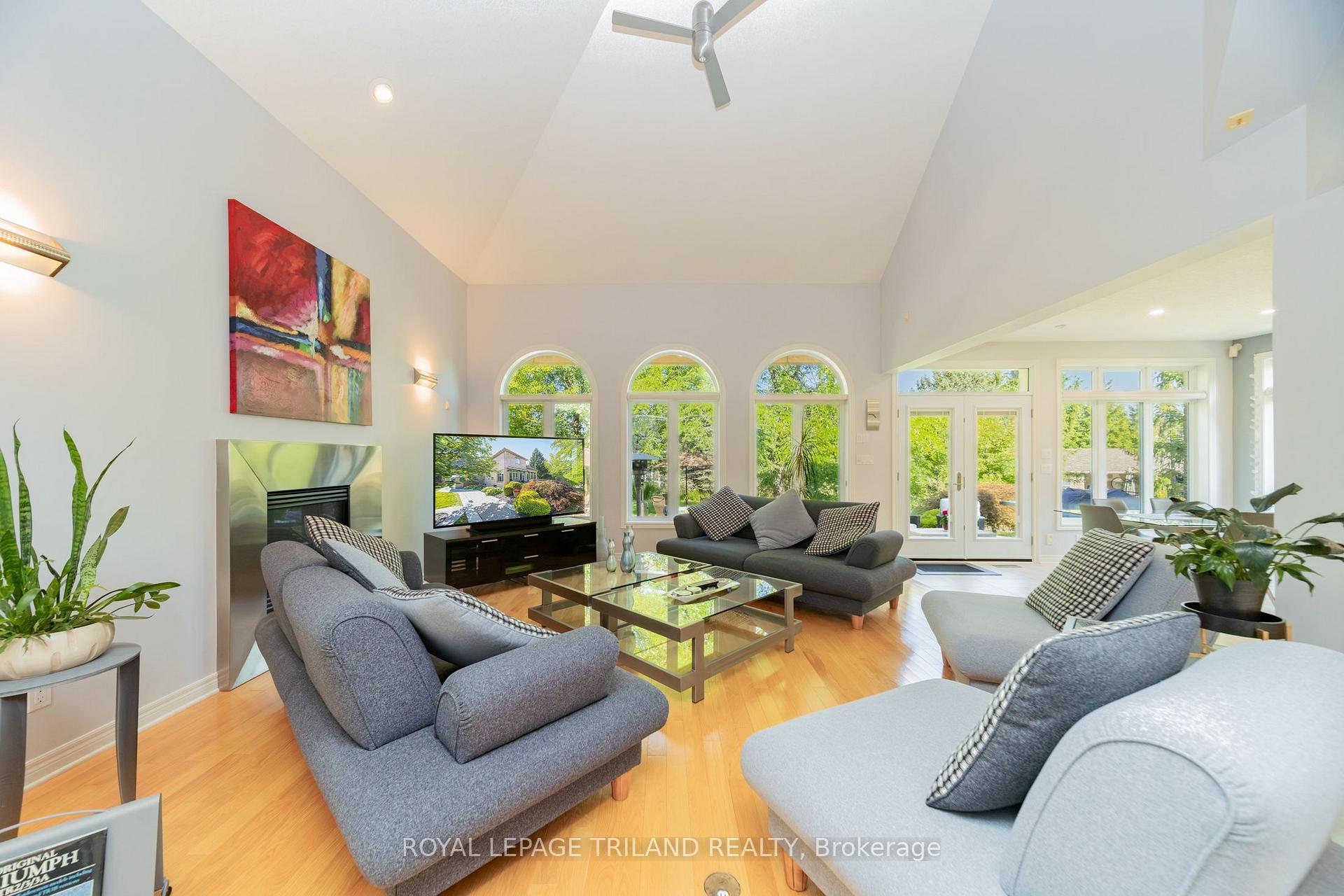 Photo 12 of 1833 Standfield Road, London, North R — HOMEH