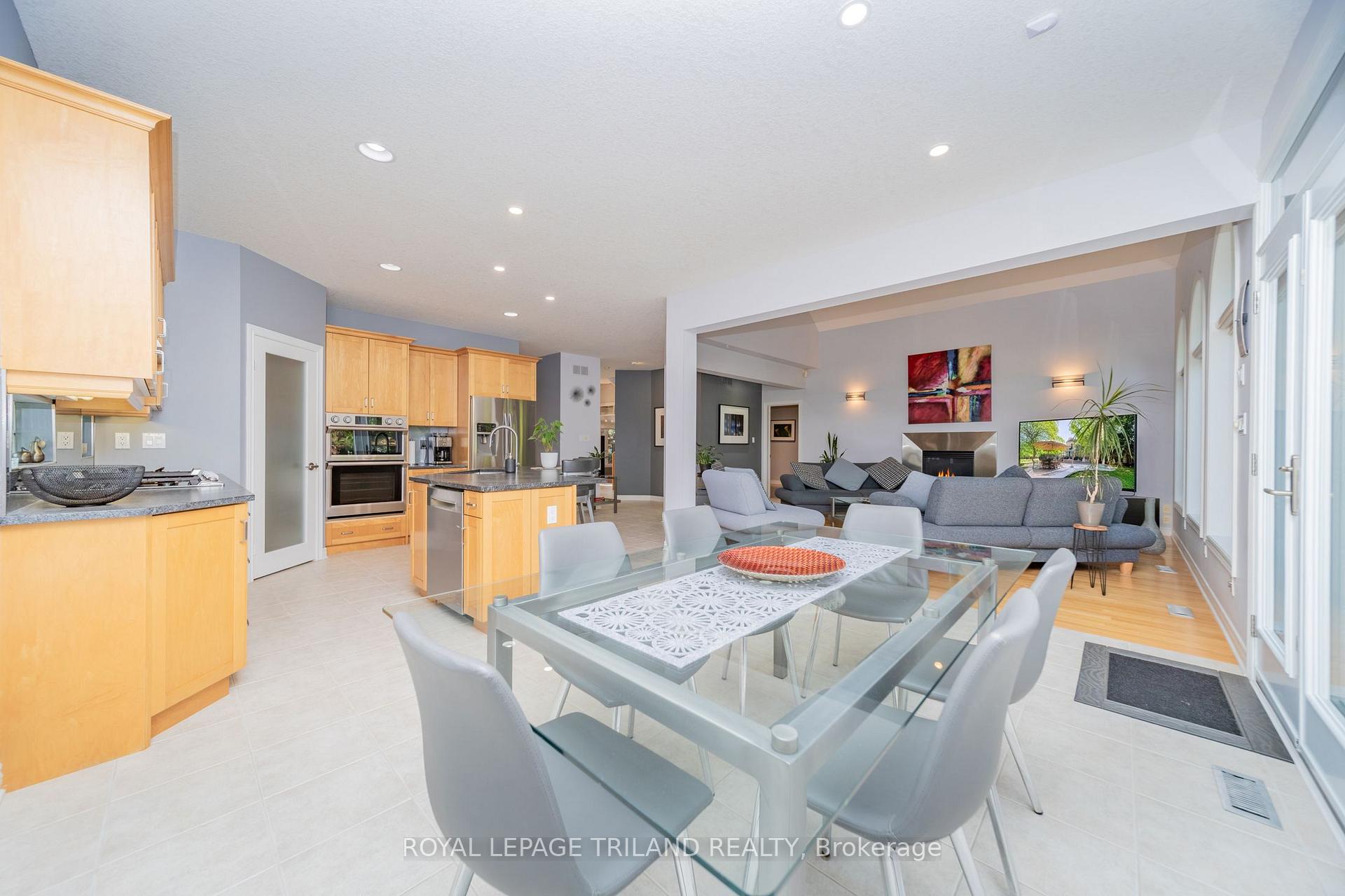 Photo 15 of 1833 Standfield Road, London, North R — HOMEH