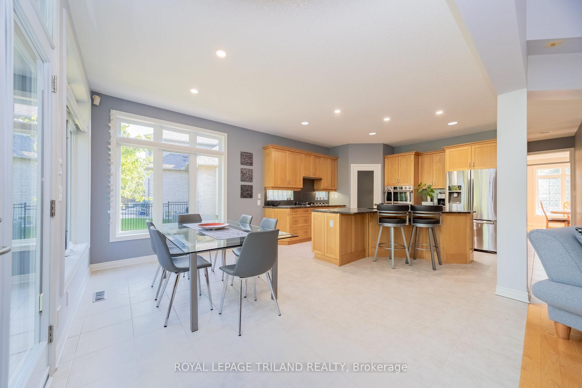 Photo 17 of 1833 Standfield Road, London, North R — HOMEH