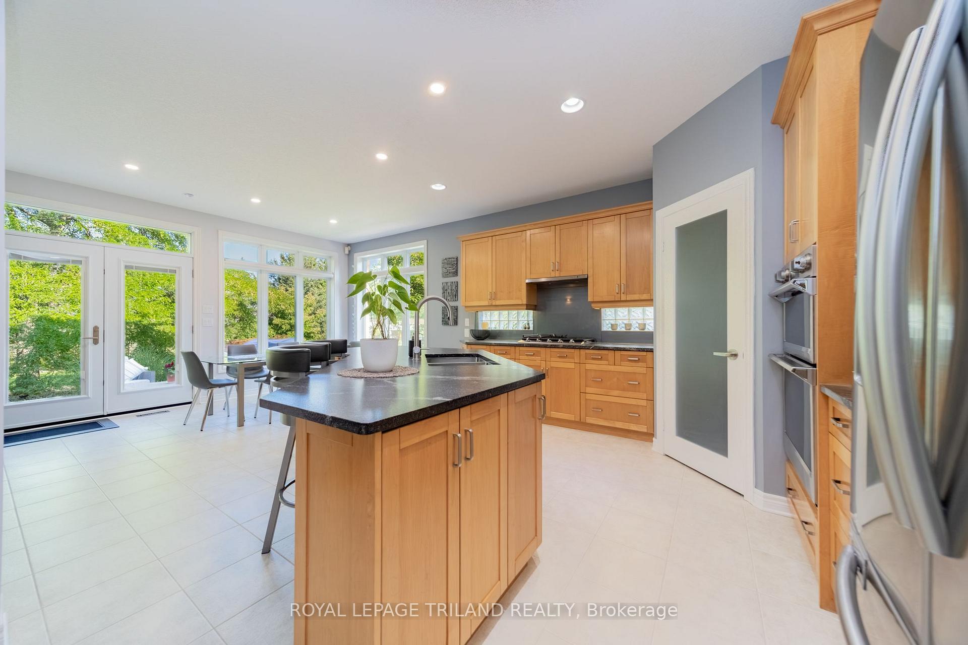Photo 18 of 1833 Standfield Road, London, North R — HOMEH