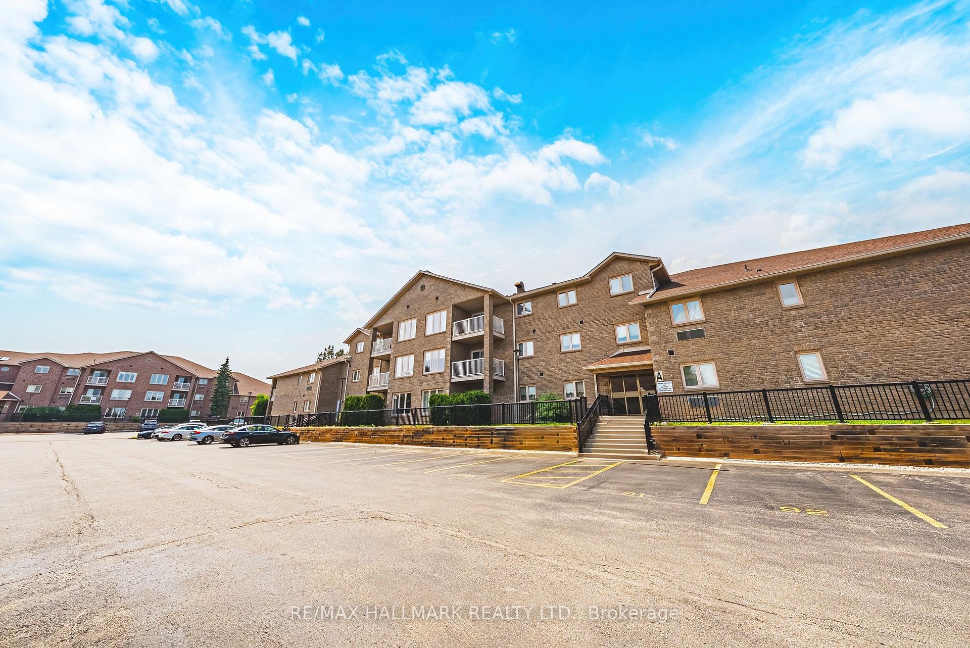 Photo 5 of Unit 6, 3050 Pinemeadow Drive, Burlington, Headon — HOMEH