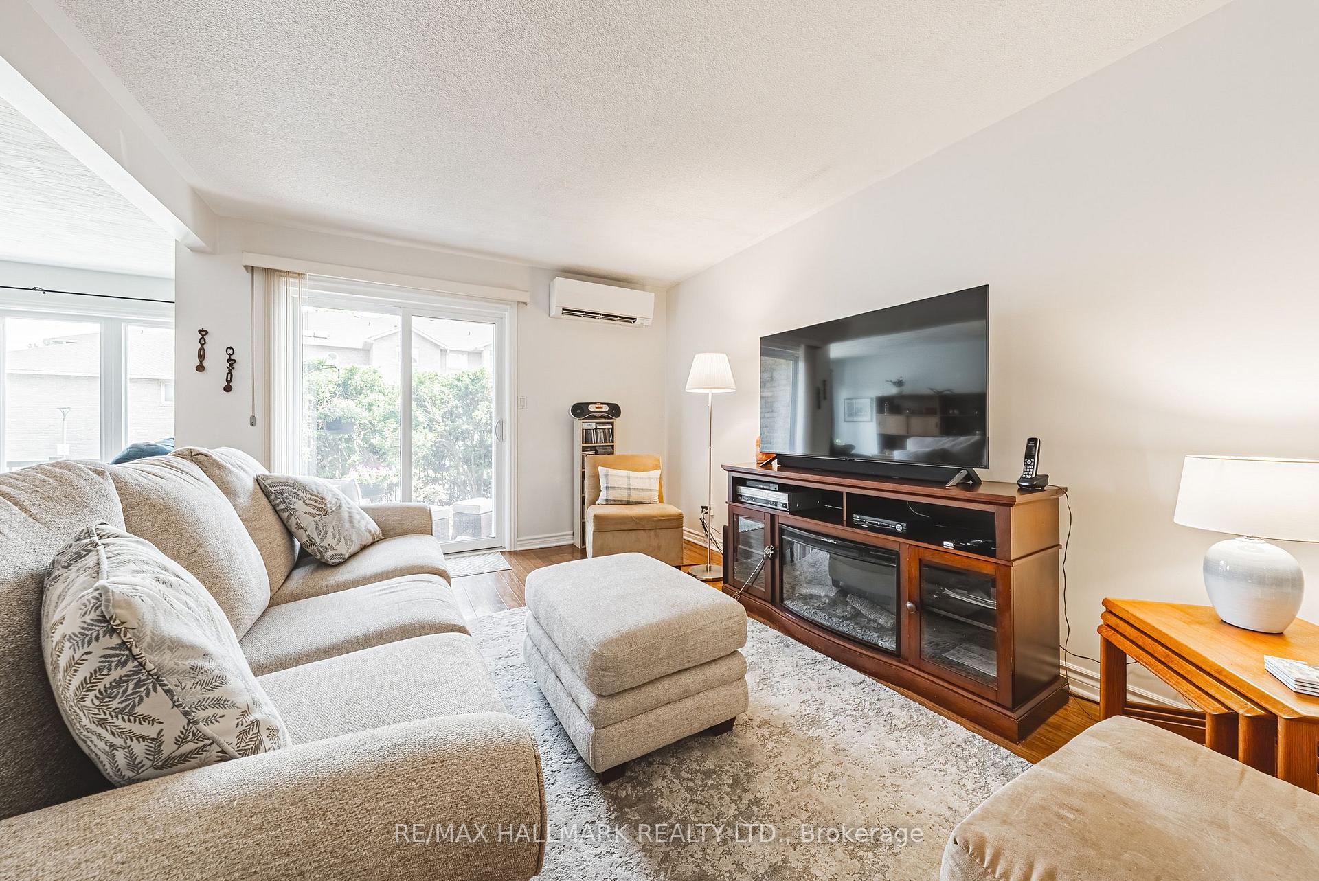 Photo 8 of Unit 6, 3050 Pinemeadow Drive, Burlington, Headon — HOMEH